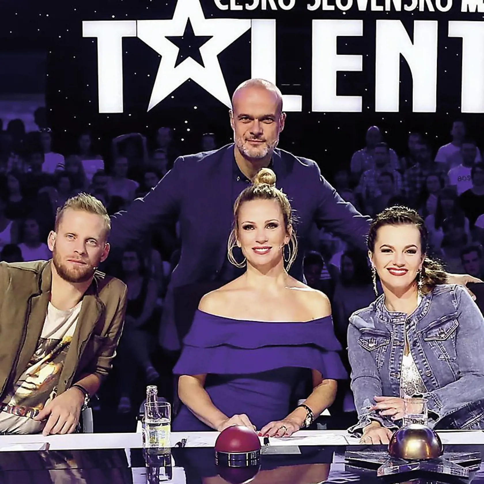 O rok päťdesiatnička na svoj vek rozhodne nevyzerá. Žiarlivosť vyvoláva aj v ženách, ktoré sú od nej o dvadsať rokov mladšie.