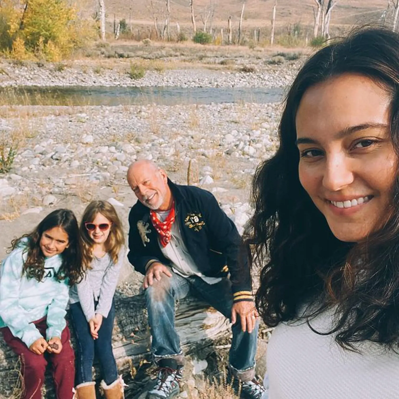 Rodák zo Západného Nemecka by sa však mal, skôr než o filmy, ktoré mu kazia povesť, starať o manželstvo s podstatne mladšou, 43-ročnou modelkou Emmou Heming. Zatiaľ čo s exmanželkou Demi Moore (59) má tri dospelé dcéry – Rumer (33), Tallulah (28) a Scout (30), s Hemingovou má ďalšie dve, no podstatne mladšie; 9-ročnú Mabel a 7-ročnú Evelyn.