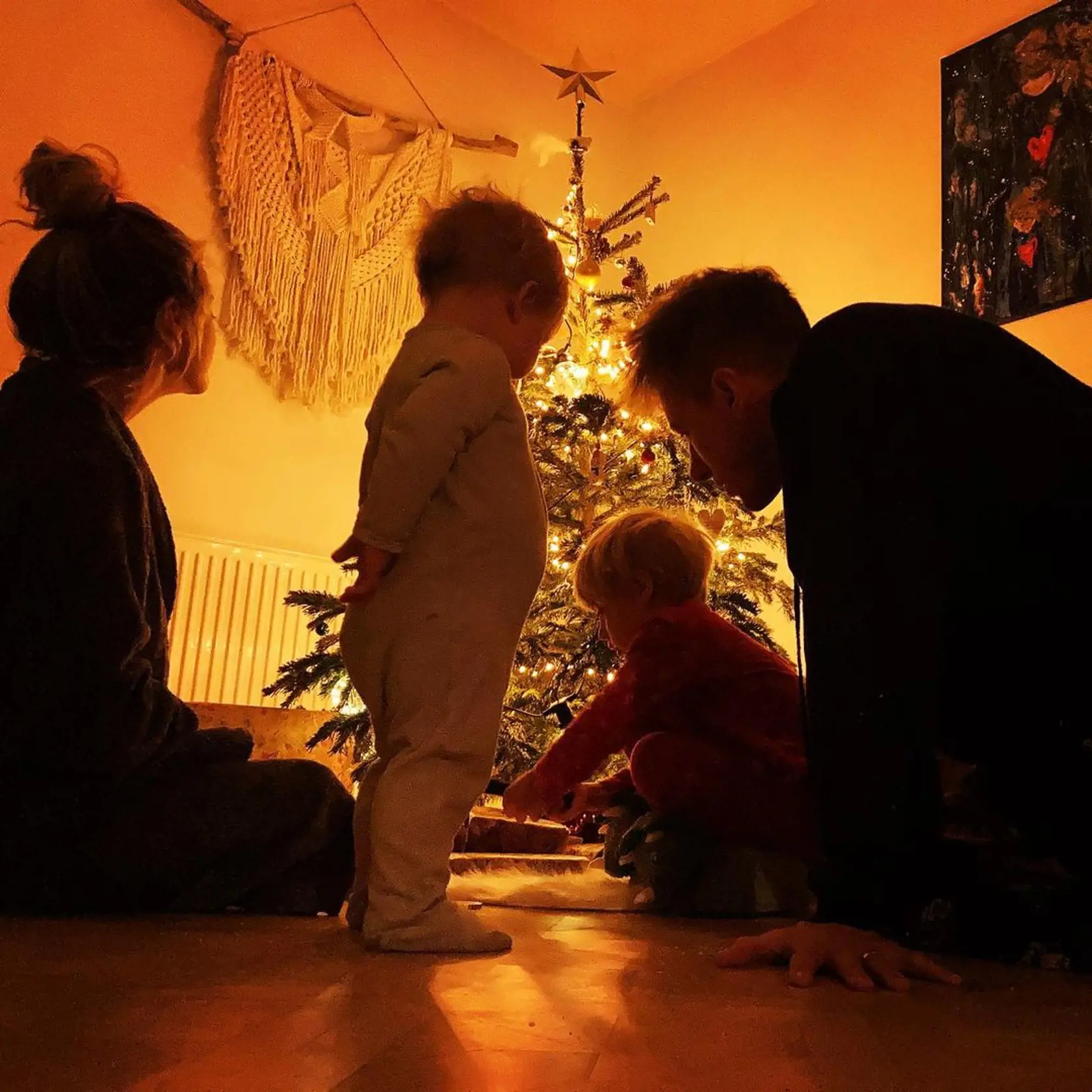 Puskailerovci si vychutnávali čarovné momenty pri stromčeku.