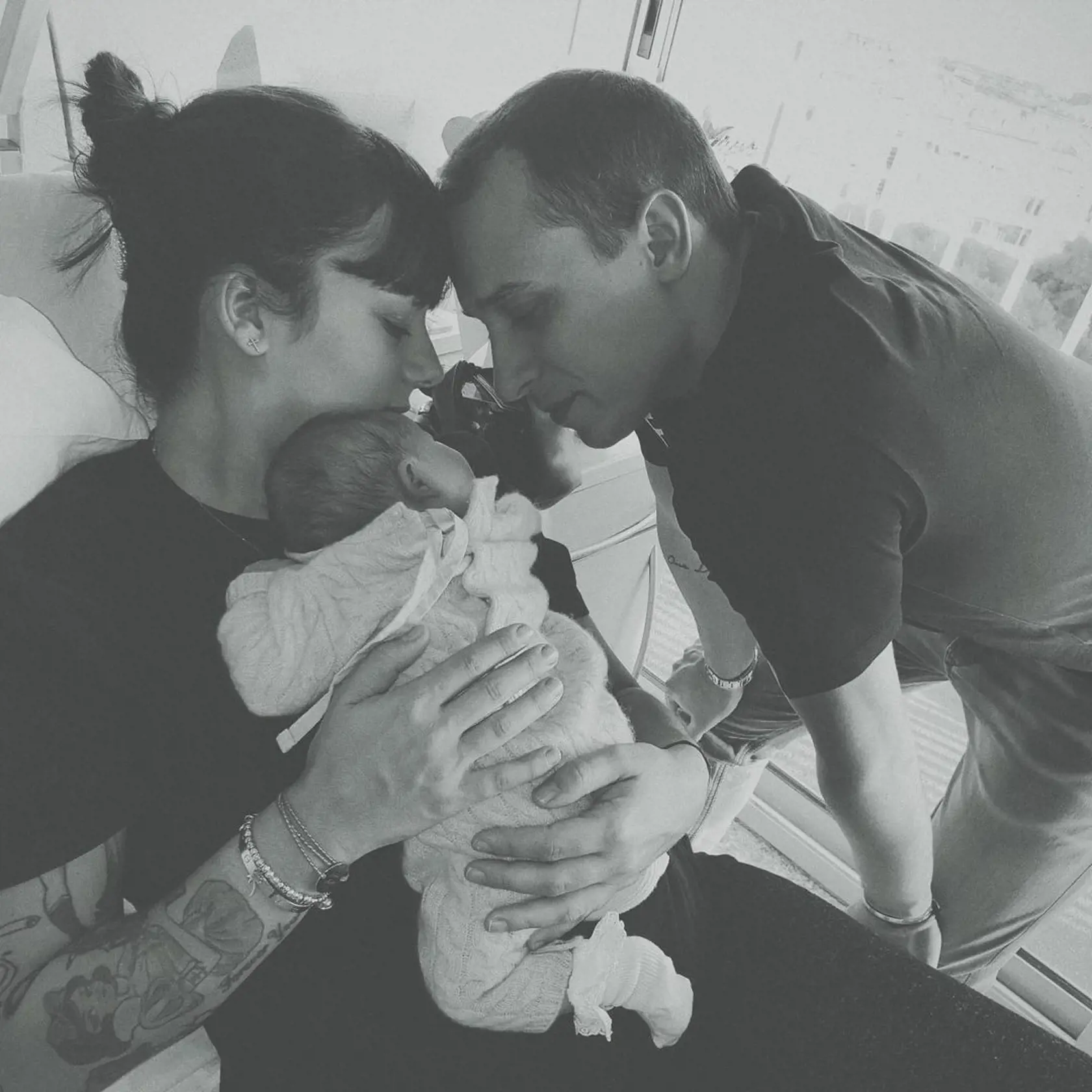 Alizée s manželom Grégoirem majú dcérku Maggy.