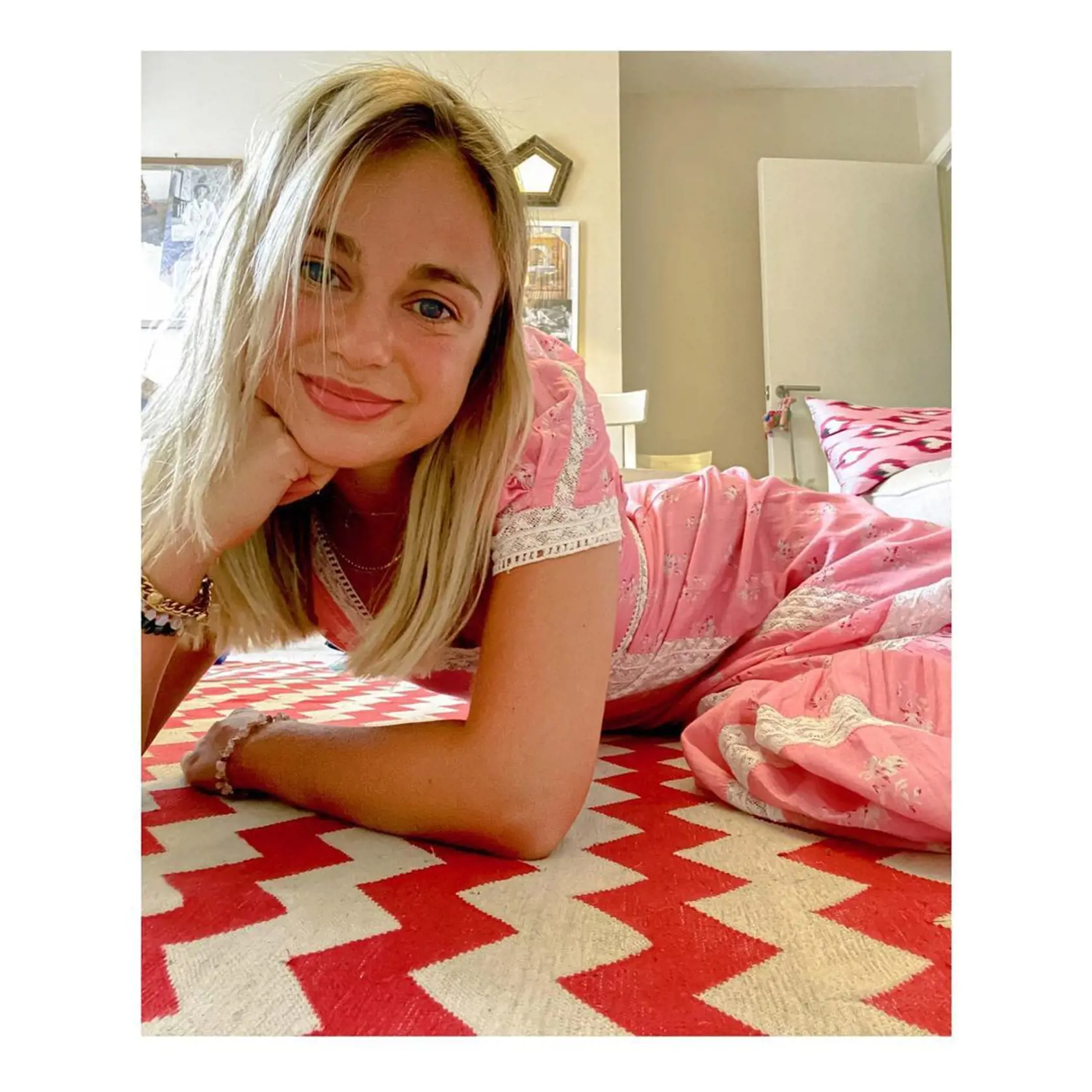 Amelia má rada farby a vzory aj u seba doma.