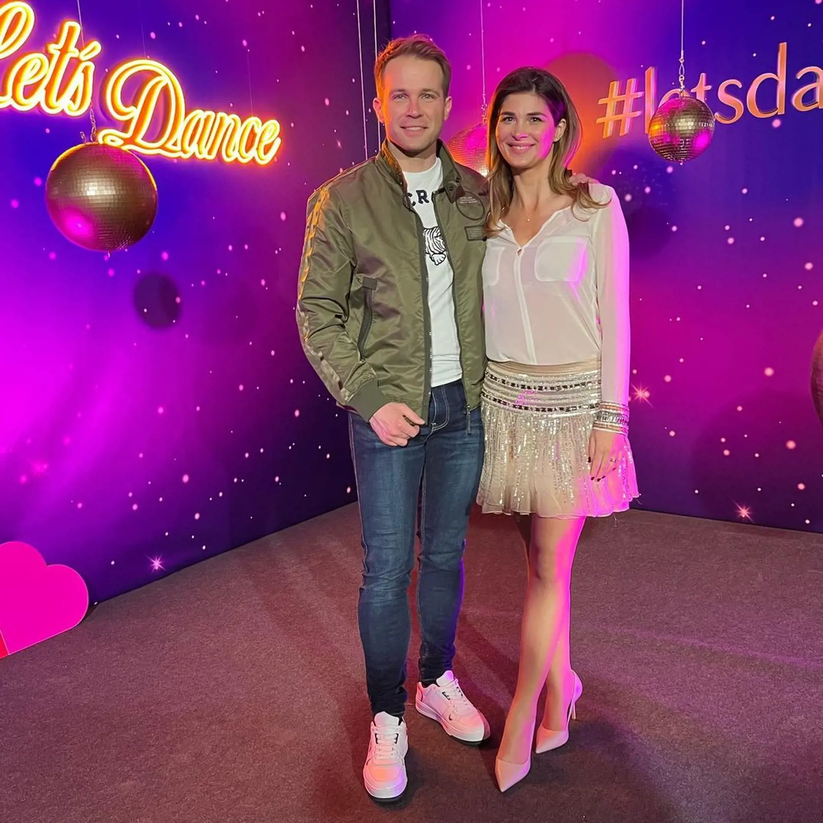 "Z vysokej školy sme to dotiahli na Lets Dance😀,…tsaaa to je priateľstvo 🍀☺️ v dnešnej dobe vzácnosť," napísal na sociálnu sieť.