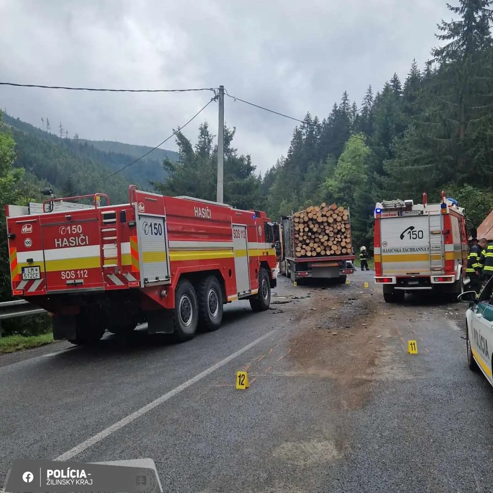 Na ceste I/72 v obci Vyšná Boca sa stala vážna dopravná nehoda.