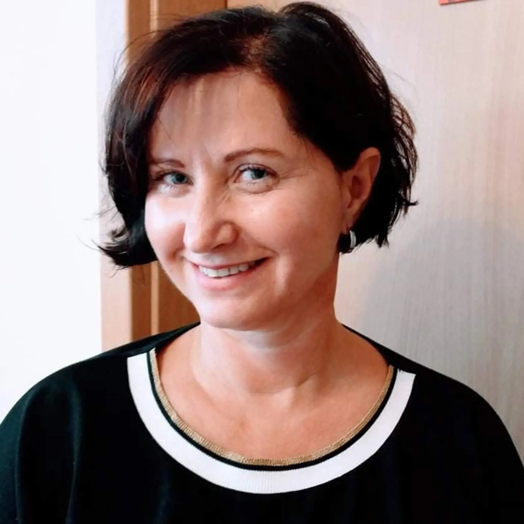 Vlasy si postupne skracovala.
