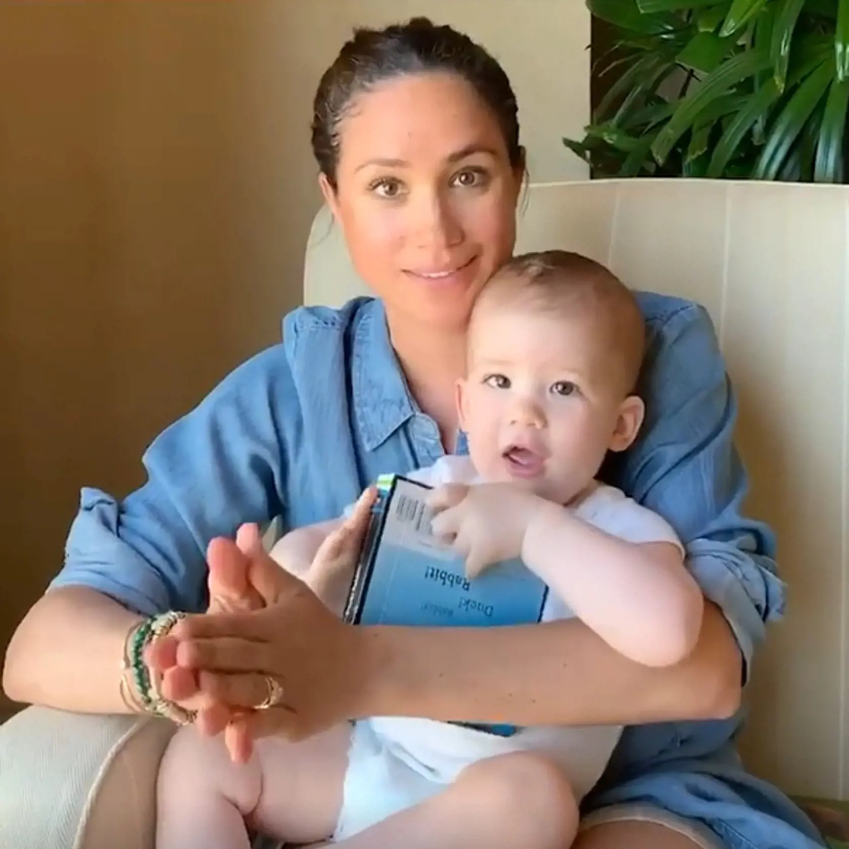 Meghan a Archie v deň jeho 1. narodenín.