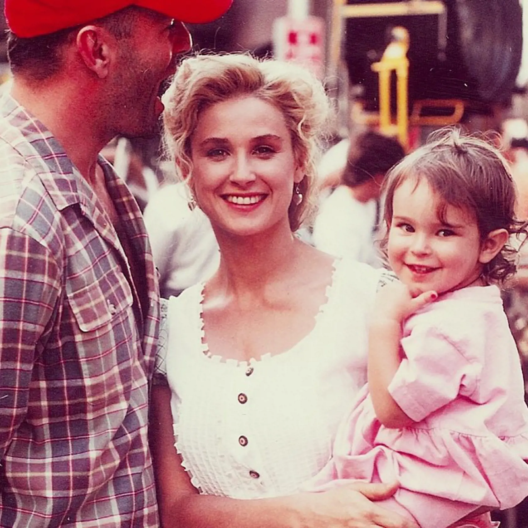 Bruce s Demi Moore a malou Rumer.