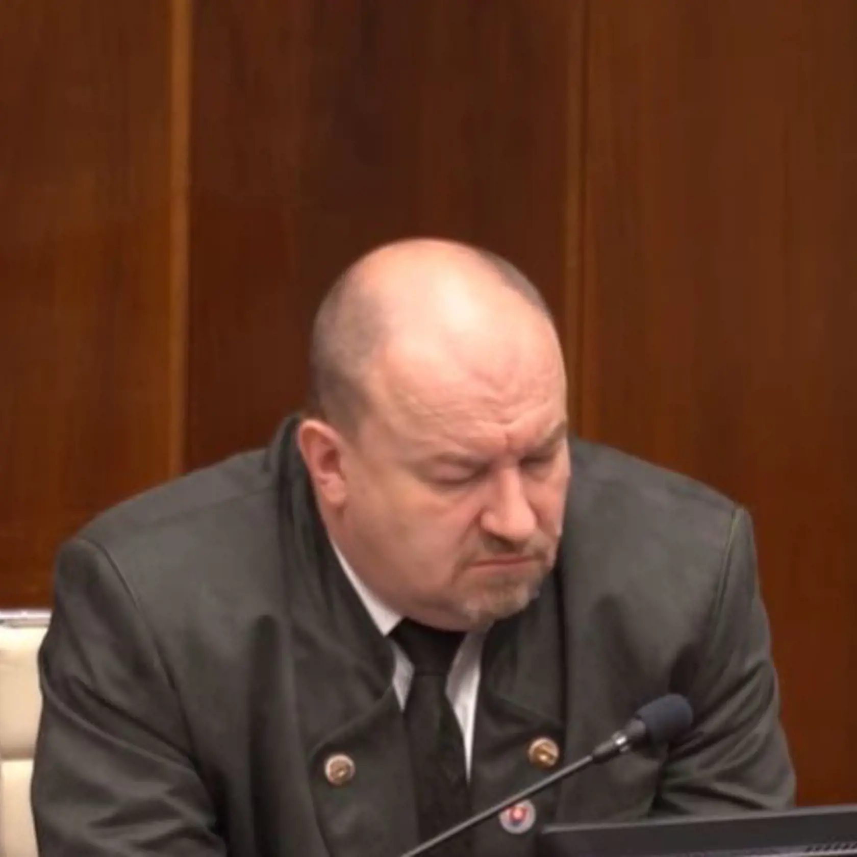 Poslanec z klubu SNS Šimečkovým návrhom nebol vôbec nadšený.