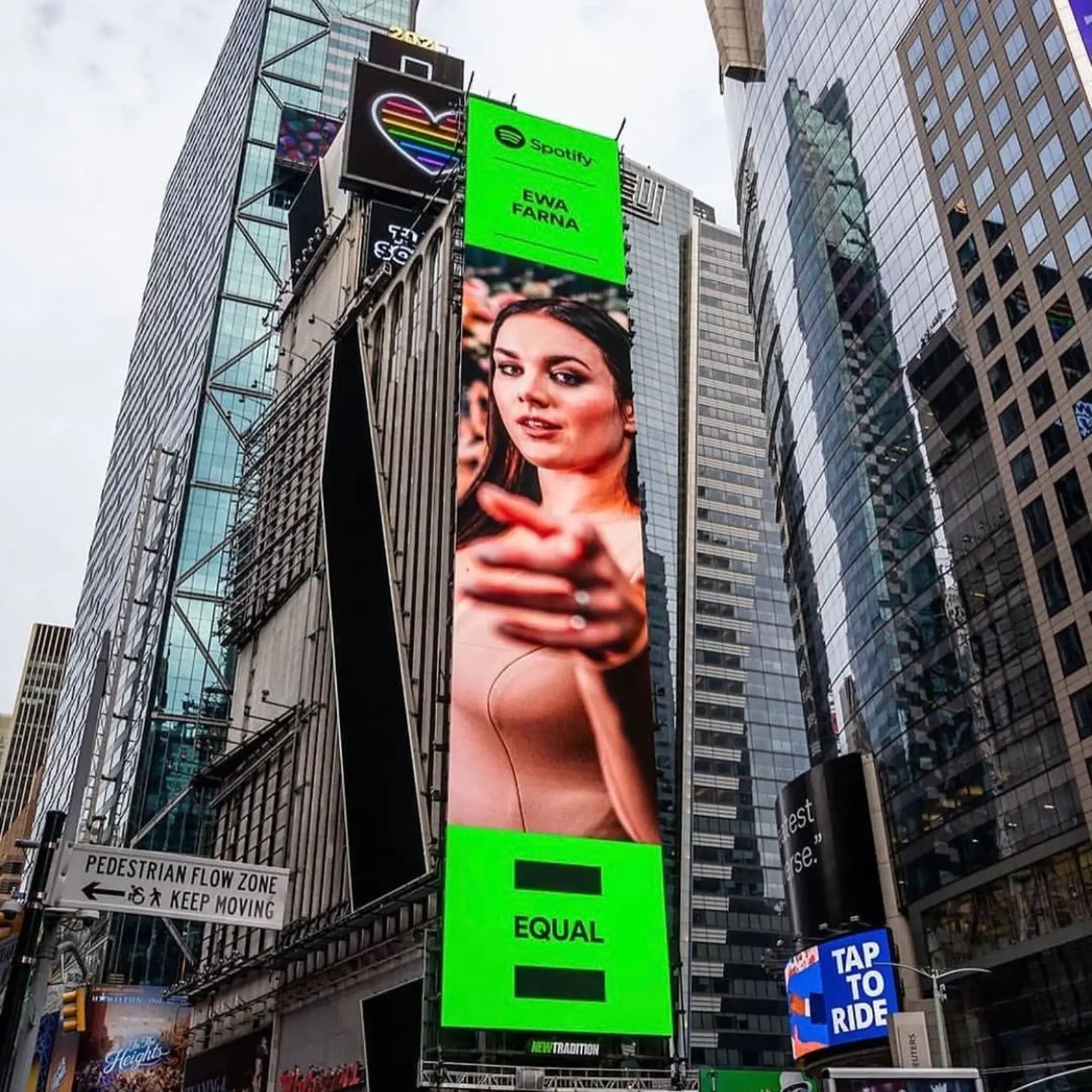 Ewa Farna sa so svojím úspešným singlom telo dostala až do New Yorku na Time Square.