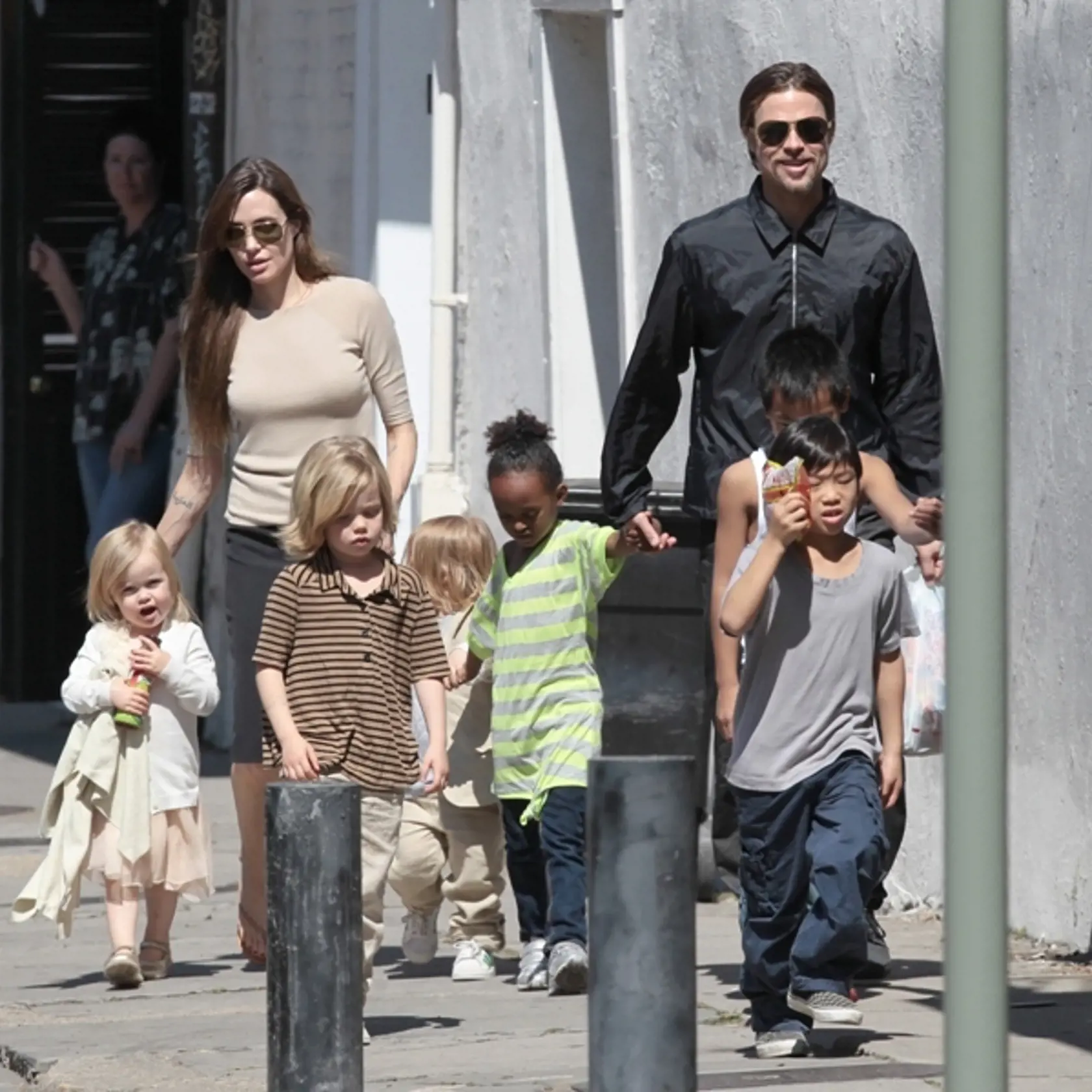 Brad Pitt je otcom šiestich detí, a to troch adoptívnych a troch biologických.