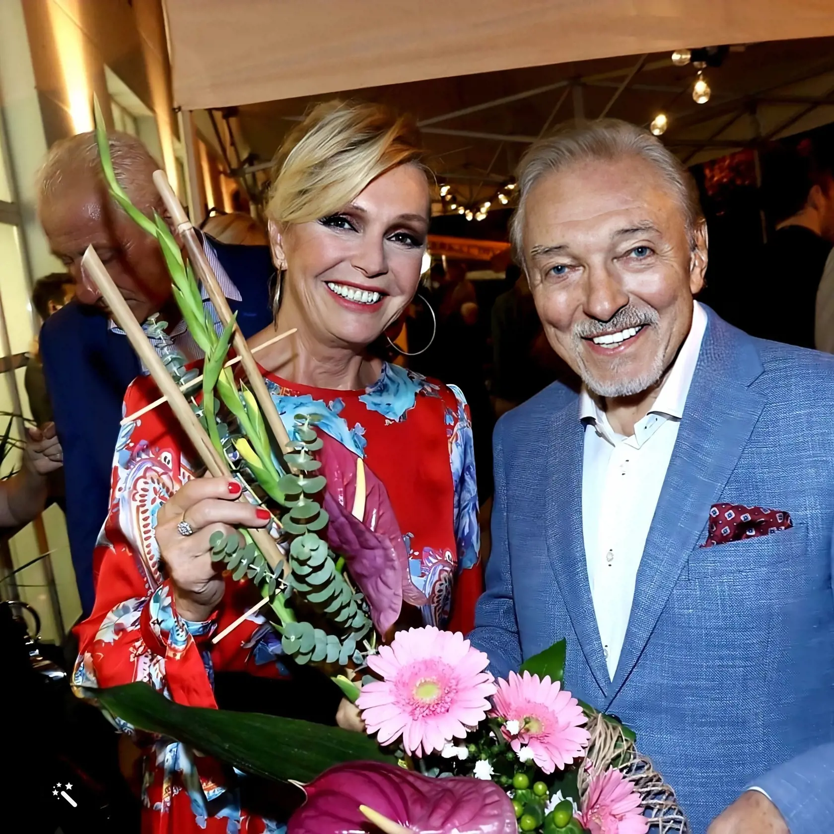 Najlepší priatelia a kolegovia z branže Helena Vondráčková a Karel Gott. O ich vzťahu sa do filmu Karel nezmestila ani zmienka.