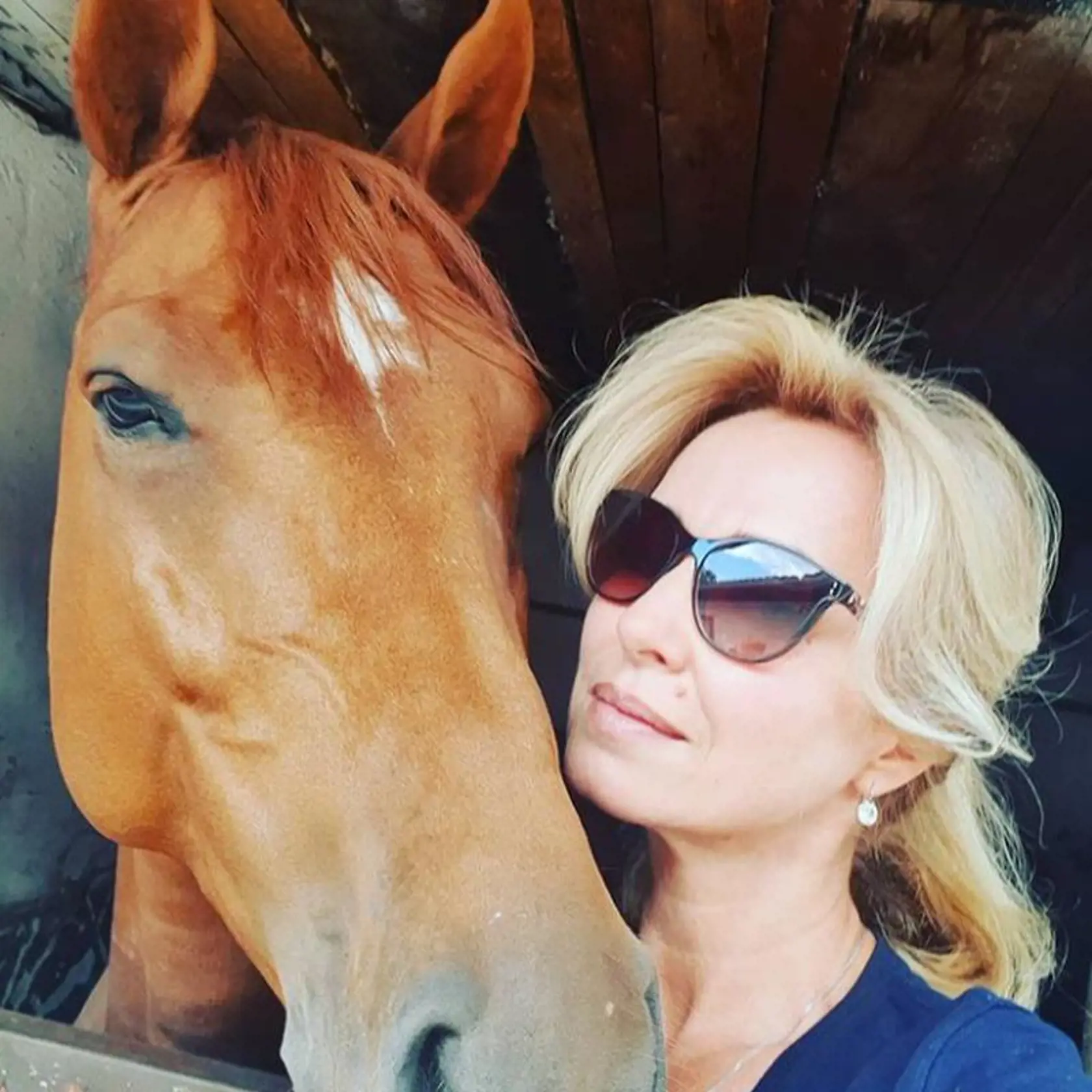Sestru princeznej Fantaghiro Karolínu stvárnila v sérii filmov česká herečka Kateřina Brožová, ktorá vo februári oslávi svoje 54. narodeniny. Podobne ako hlavná predstaviteľka ani Kateřina akosi nestarne.