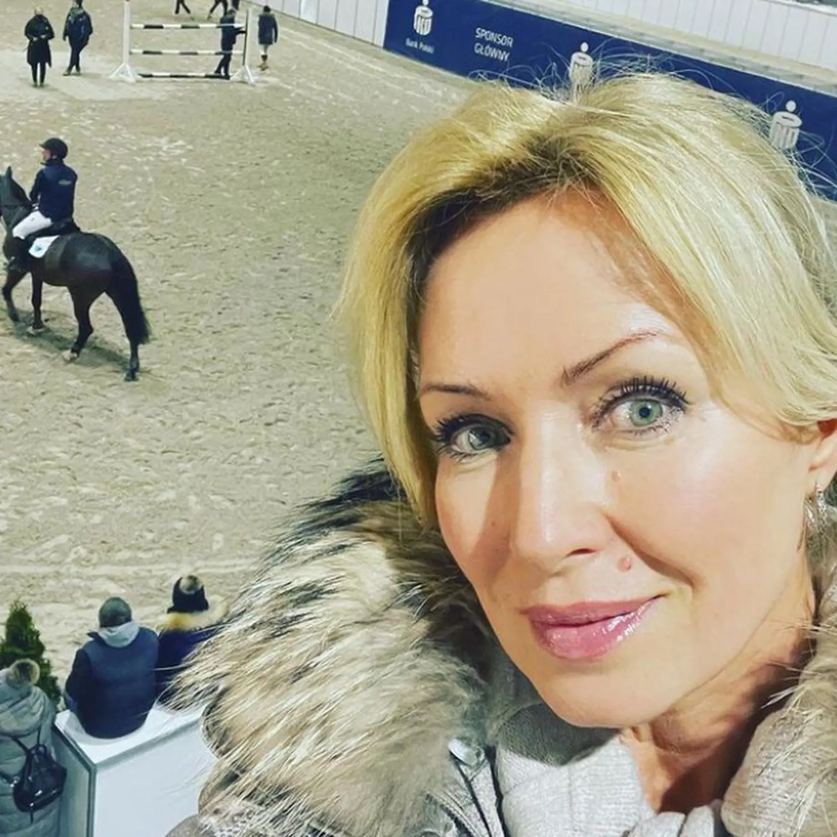 Sestru princeznej Fantaghiro Karolínu stvárnila v sérii filmov česká herečka Kateřina Brožová, ktorá vo februári oslávi svoje 54. narodeniny. Podobne ako hlavná predstaviteľka ani Kateřina akosi nestarne.
