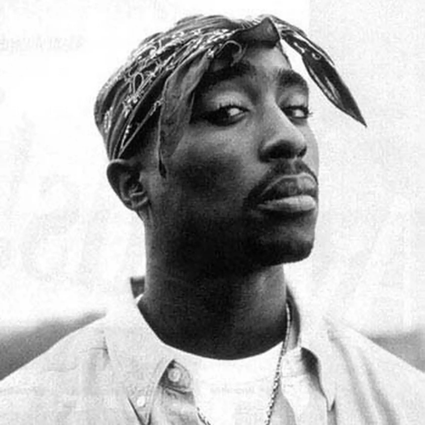 Tupac je legenda rapu. Nikdy sa nevzdal svojich ideálov, a to ho vynieslo na piedestál.