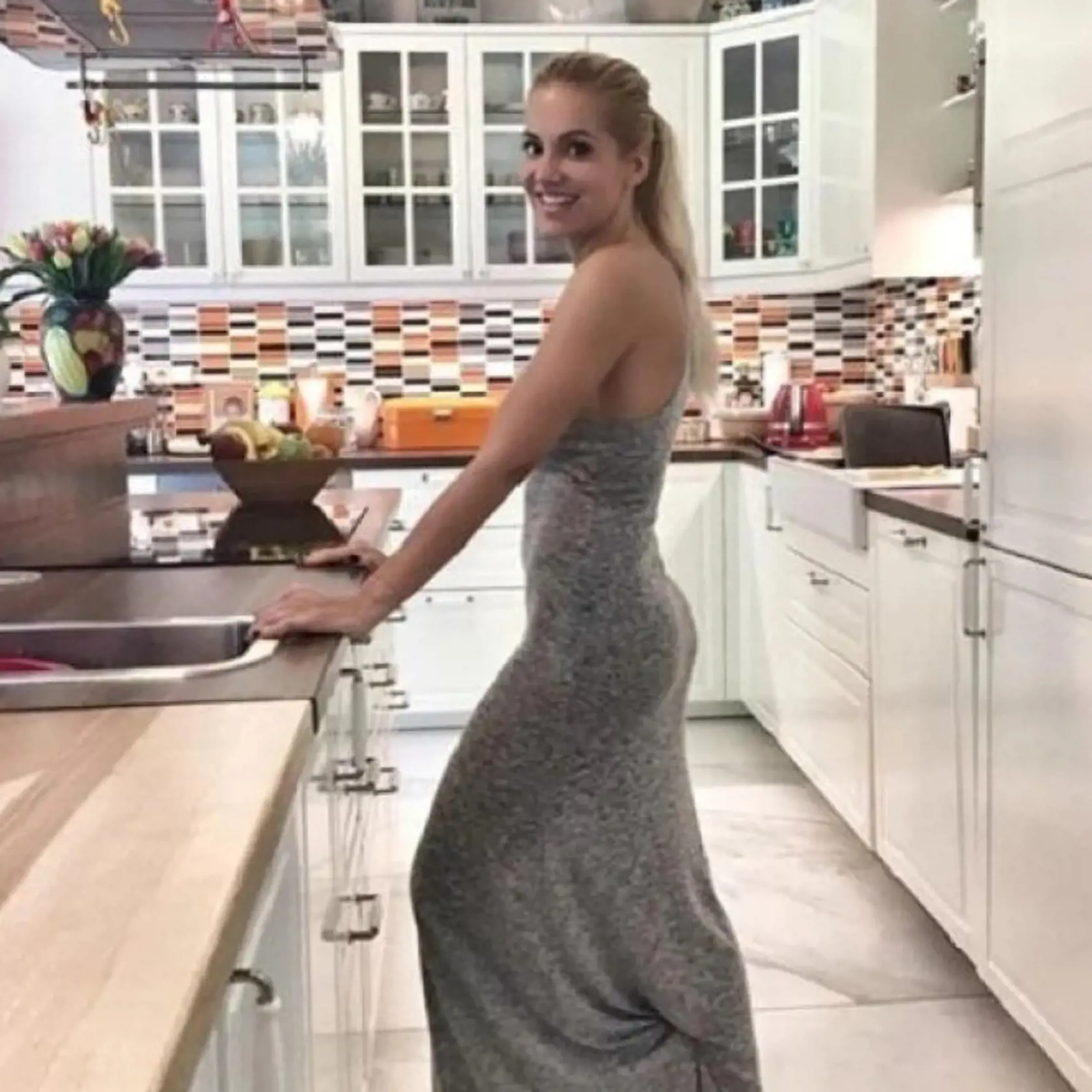 Speváčka Dara Rolins vo svojej priestrannej kuchyni