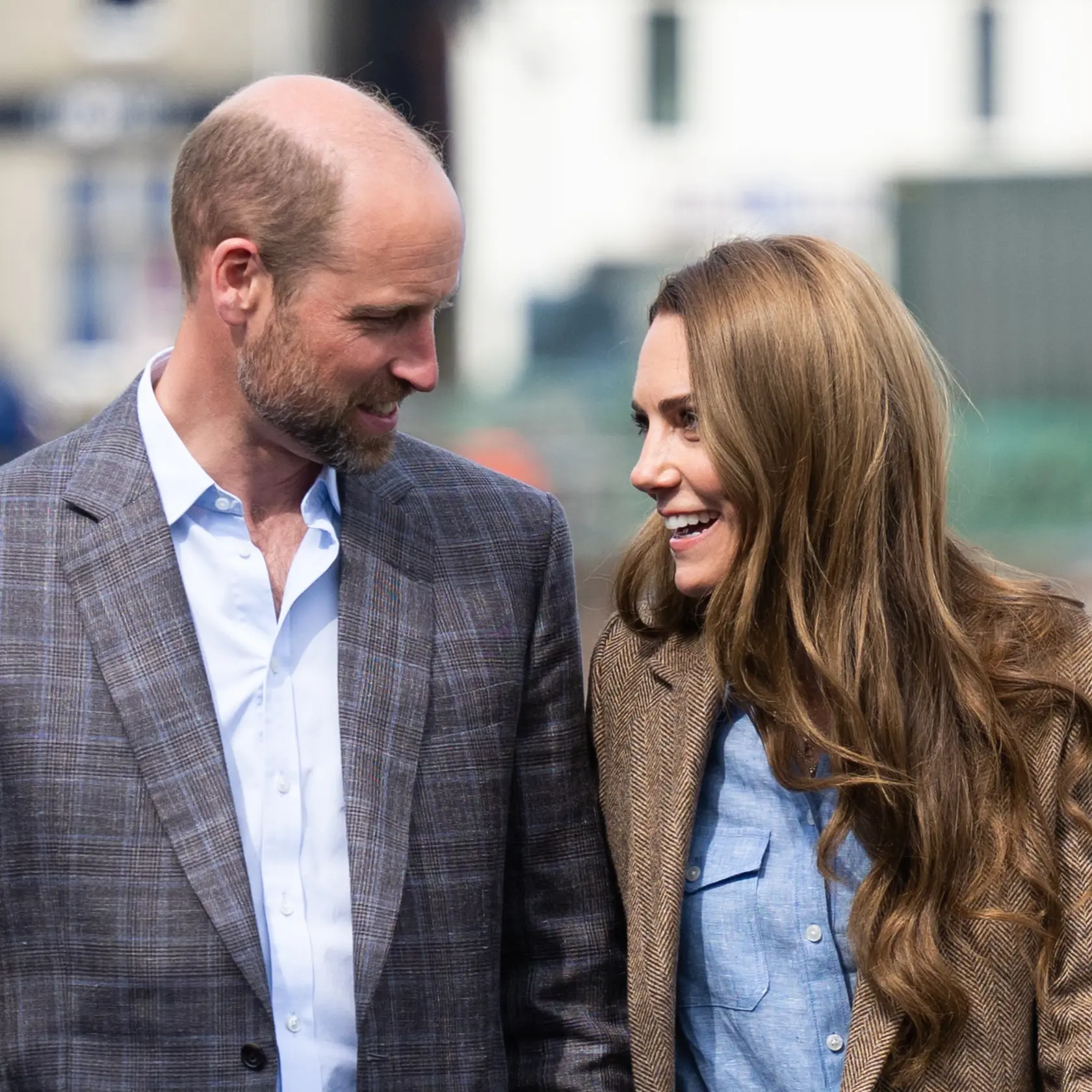 TOBERMORY, SCOTLAND - APRIL 29:  Prince William, Prince of Wales, known as the Duke of Rothesay when in Scotland and Catherine, Princess of Wales, known as the Duchess of Rothesay when in Scotland visit to a local market on April 29, 2025 in Tobermory, Scotland. The Prince and Princess of Wales are on a two-day visit to the Isles of Mull and Iona on the 29th and 30th of April to engage with rural island communities. During their time on the islands, they will connect with local residents, highlighting the value of social bonds and underscoring the importance of safeguarding and advocating for the natural environment. (Photo by Samir Hussein/WireImage)