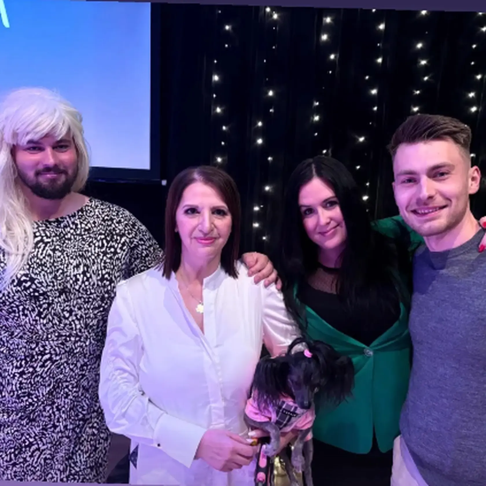 Nora Kabrheľová dnes. Opäť zmenila imidž a po 60-ke vyzerá lepšie, než kedykoľvek predtým.
