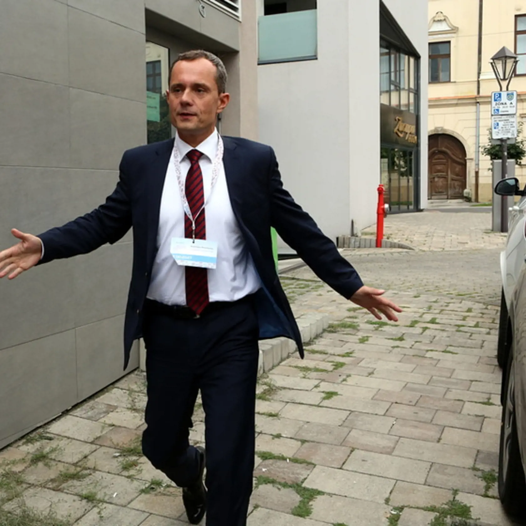 Procházka vyhral o jediný hlas.