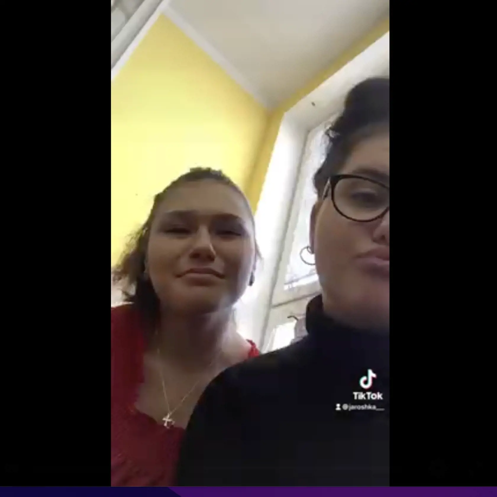 Ako stredoškoláčky sa Miriam a nebohá Broňa (†21) rady zabávali.