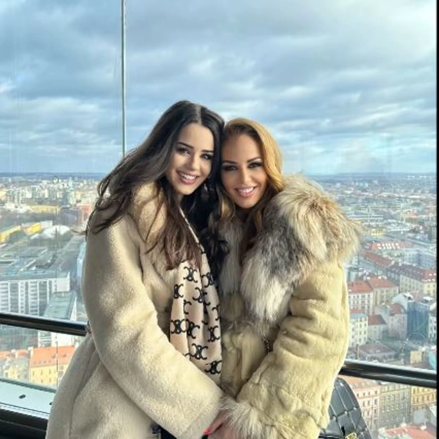 Karin Haydu prešla už viacerými vlasovými premenami. Naposledy oslňovala ako blondína.