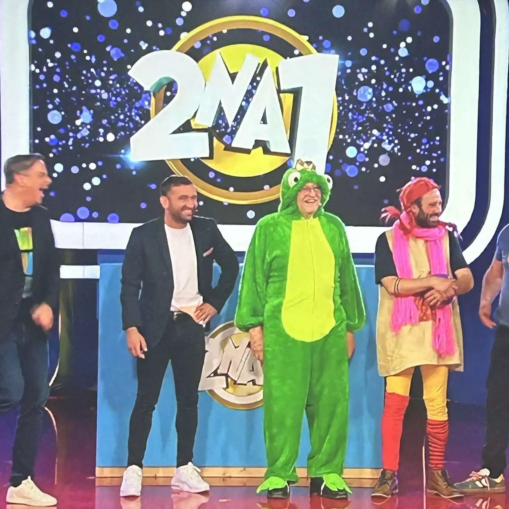 František Kovár sa v staršom vydaní šou navliekol do kostýmu žaby.