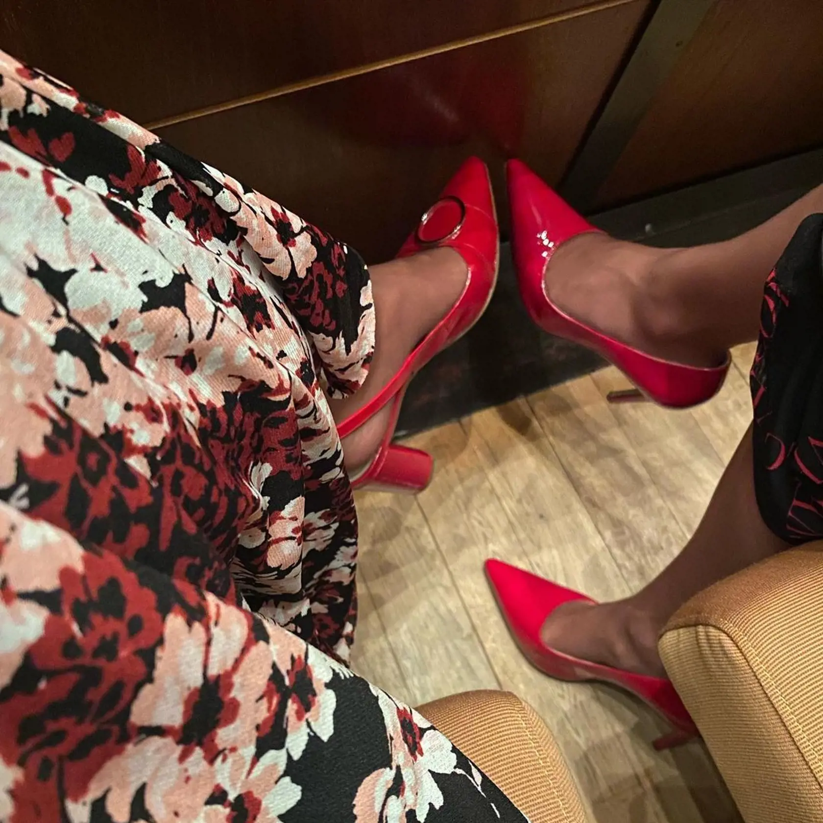 Manželia Vlastimil (54) a Michaela (50) Černí sú pár, ktorí na ulici neprehliadnete. Vždy elegantný, v dokonale zladenom outfite. Pozornosť však na sebe strháva hlavne Vlastimil, ktorý bežne nosí šaty, sukne, podpätky i nalakované nechty. Je totiž mužom, ktorý miluje ženské oblečenie.