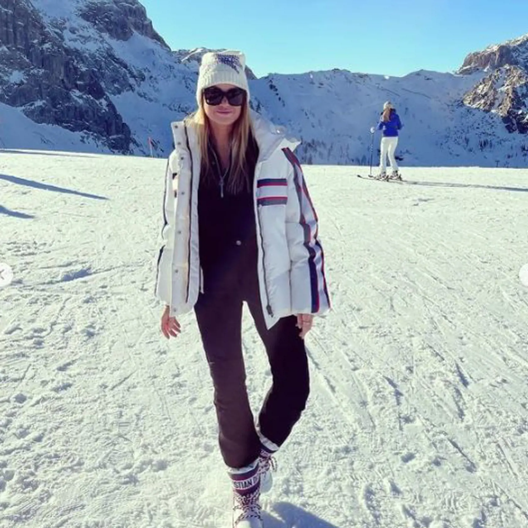 Alena Pallová si užíva rakúske hory v luxusnom oblečení Dior.