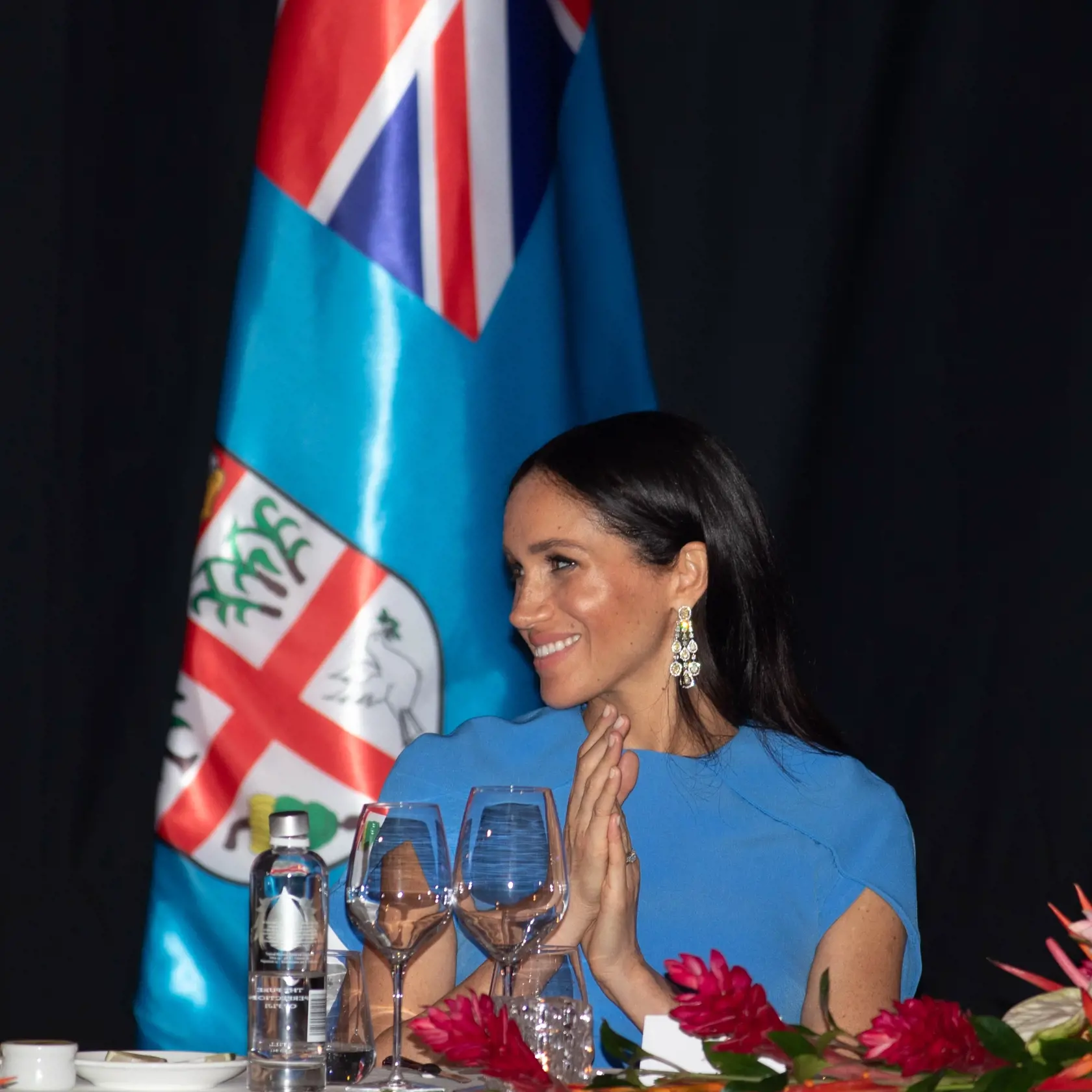 Diamantové ozdoby Meghan, ktoré mala na sebe počas hostiny na Fidži a rovnako aj na oslave 70. narodenín princa Charlesa, pochádzajú z trezora saudskoarabského korunného princa Mohameda bin Salmána (35).