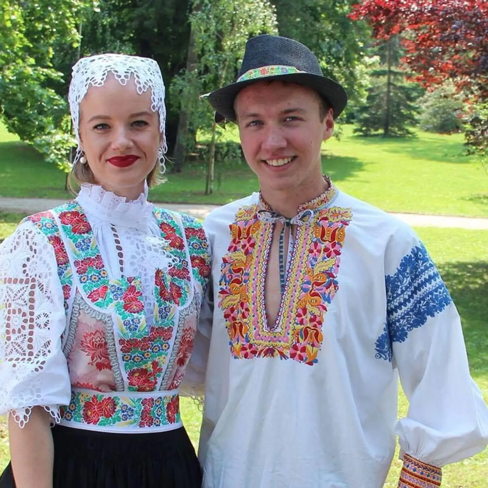 Denis je fanúšikom folklóru