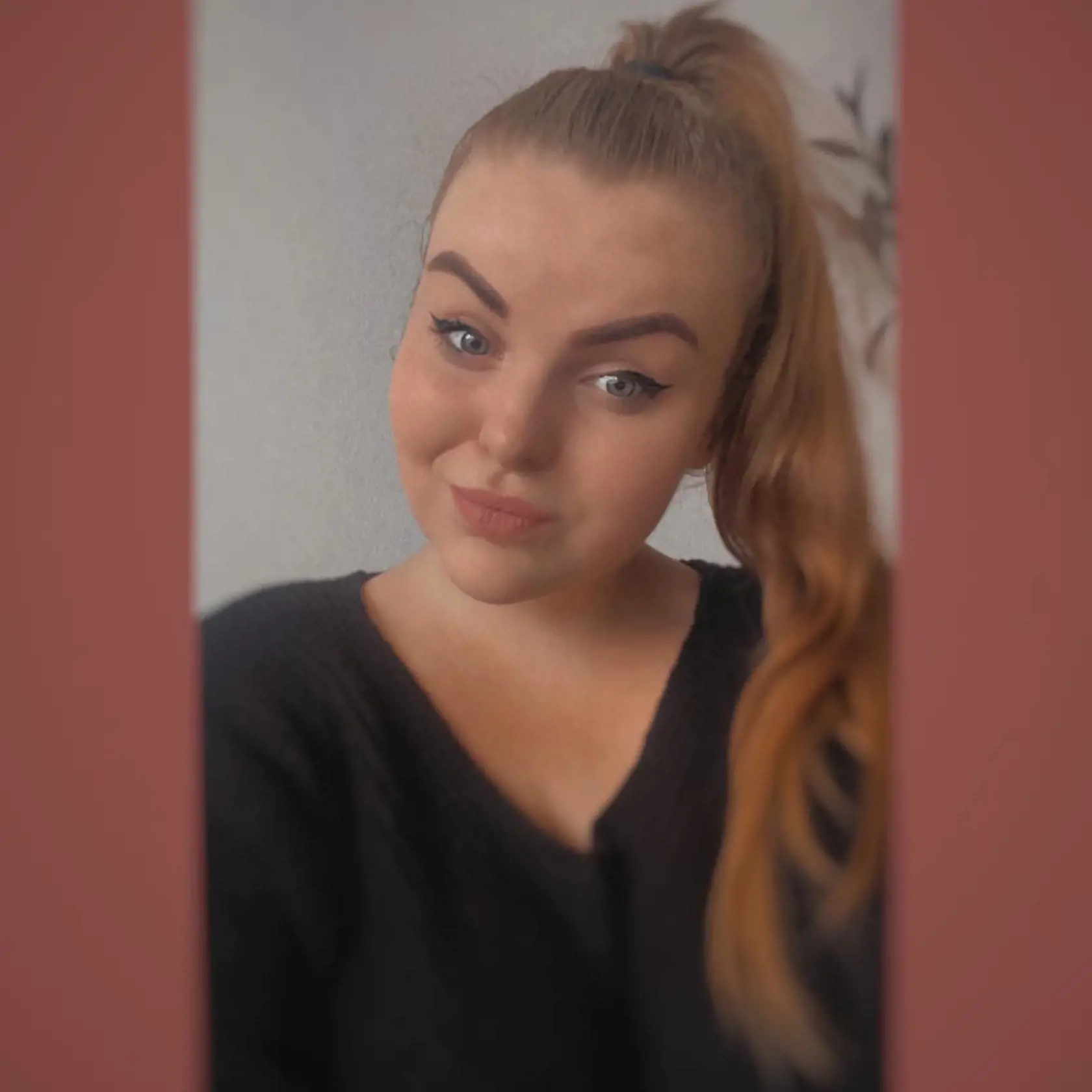 Ľudmilu Garančovskú od smrteľnej nehody na zastávke MHD delili sekundy: "Keď som blížila k zastávke MHD na Zochovej, tak som uvažovala nad tým, či budem behať na skorší spoj alebo počkám na ďalší. Keby som sa rozhodla čakať, stretla by som sa s Broňkou, lebo sme boli kamarátky a čakala by som s ňou. No rozhodla som sa ísť skorším spojom a z tej zastávky som odišla možno 5 až 10 minút predtým ako sa stalo to nešťastie."
