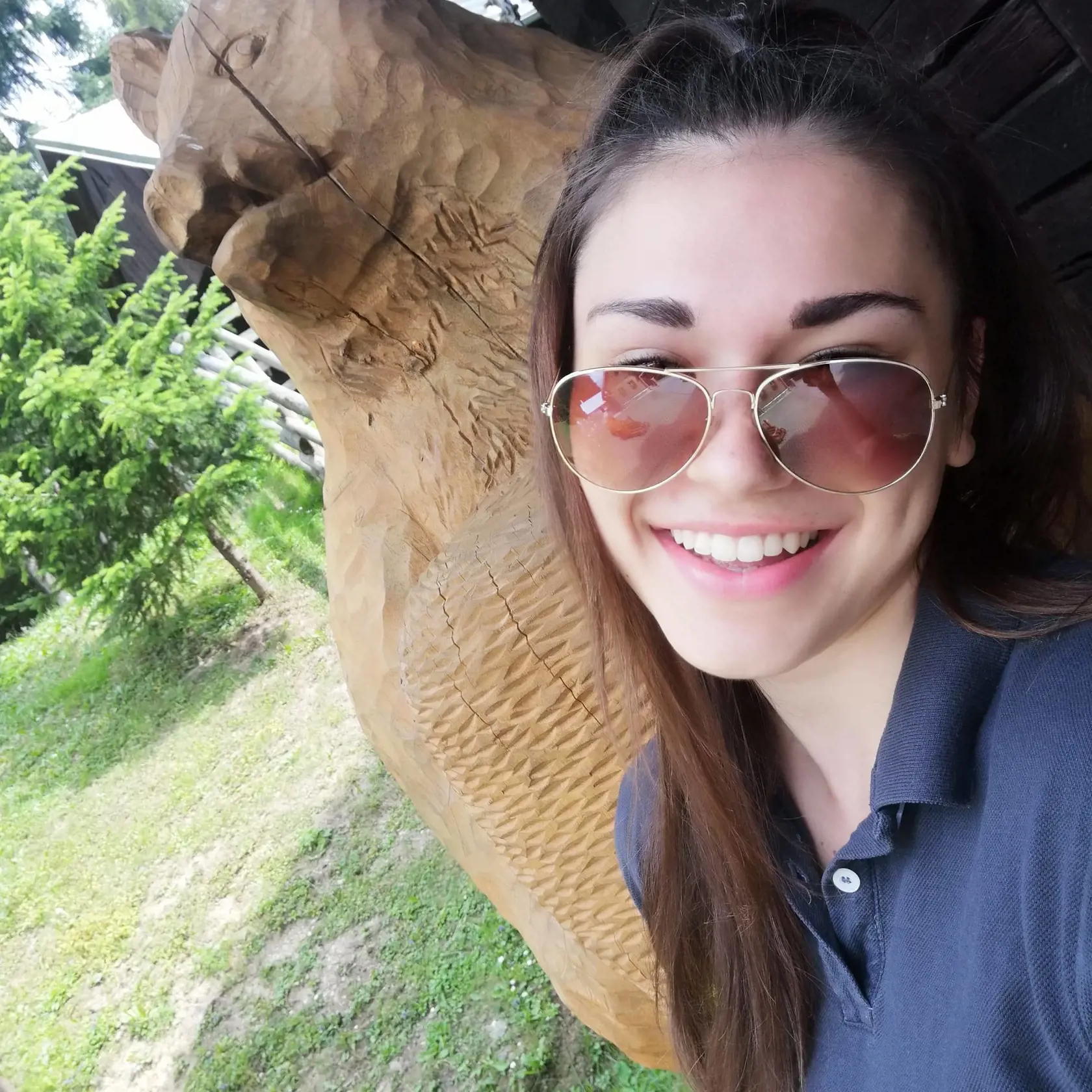 Broňa študovalo na Fakulte športu a telesnej výchovy Univerzity Komenského.