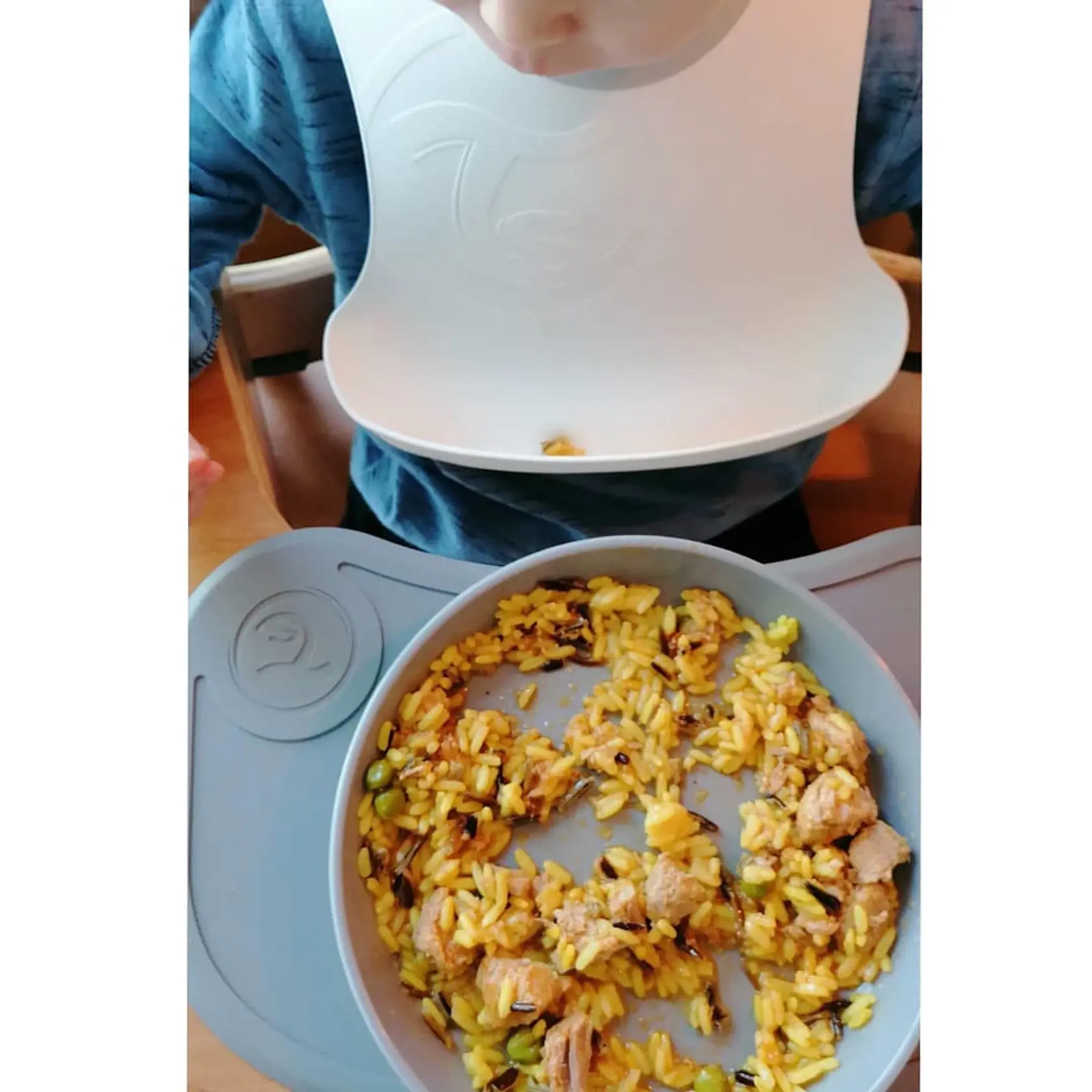 Viki varí pre deti každý deň čerstvé jedlo.