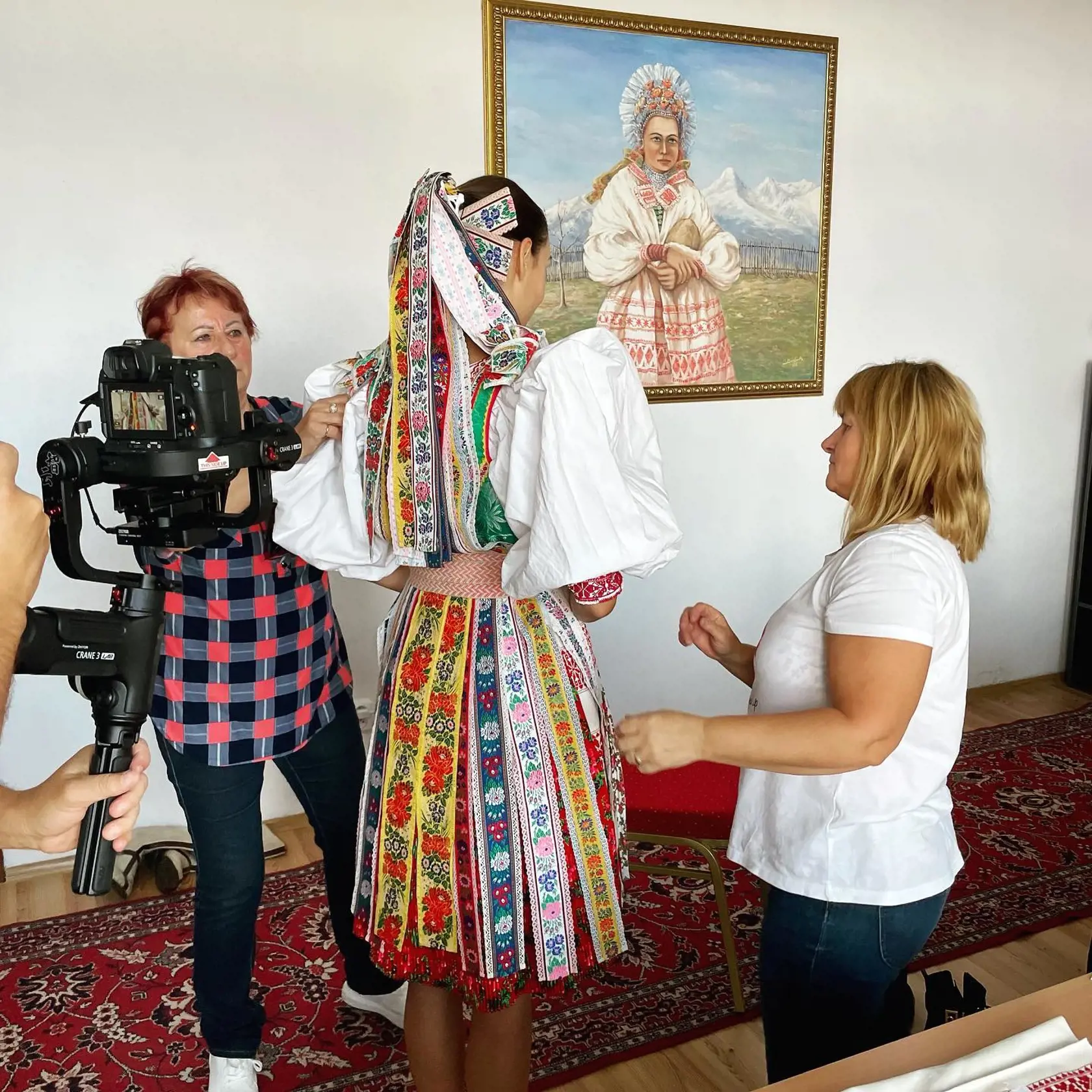 Simona absolvovala dokumentačné fotografovanie v obci Važec.