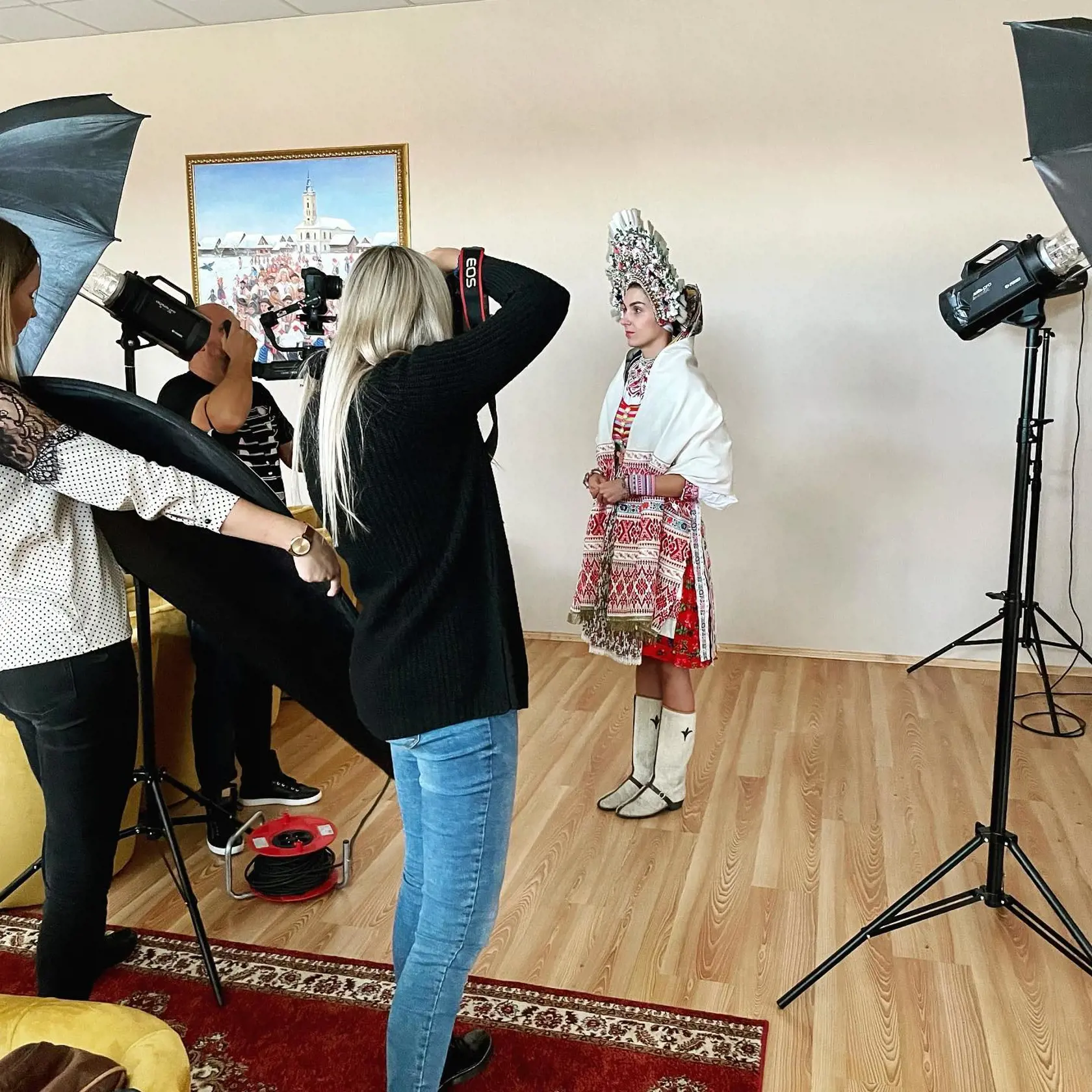 Simona absolvovala dokumentačné fotografovanie v obci Važec.