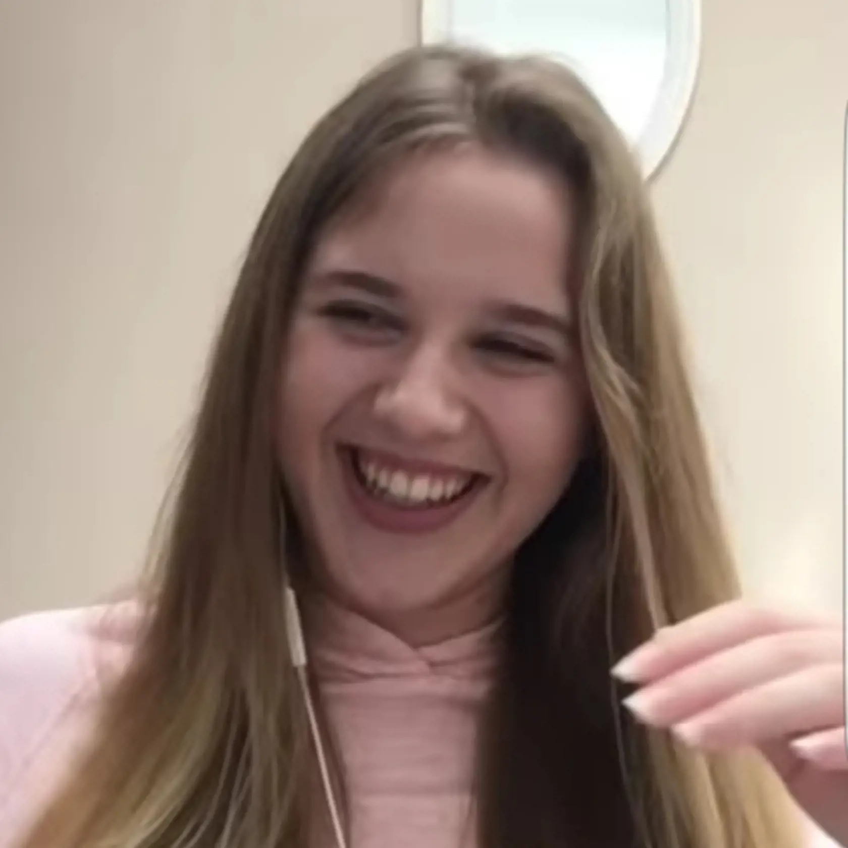 Diana Kovaľová má len pätnásť rokov, no speváckou technikou prevyšuje mnohých profesionálov.