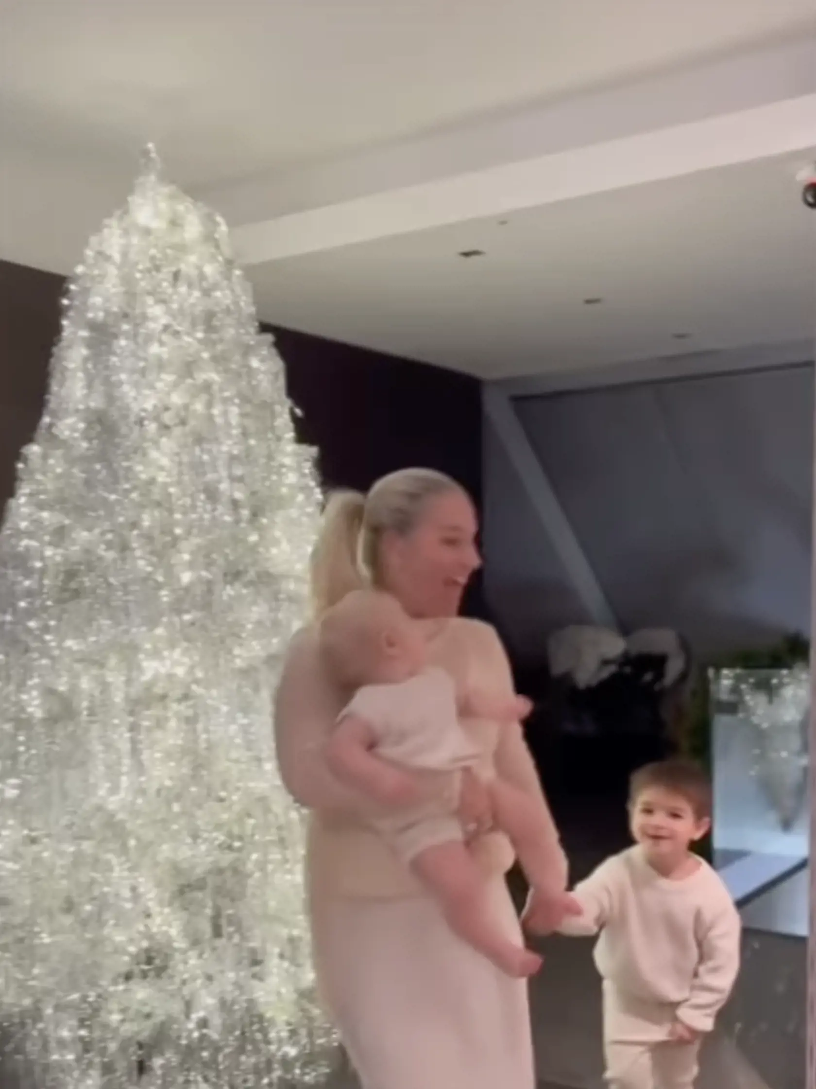 Dominika Cibulkova sa aj s rodinou poriadne tešia z nového stromčeka