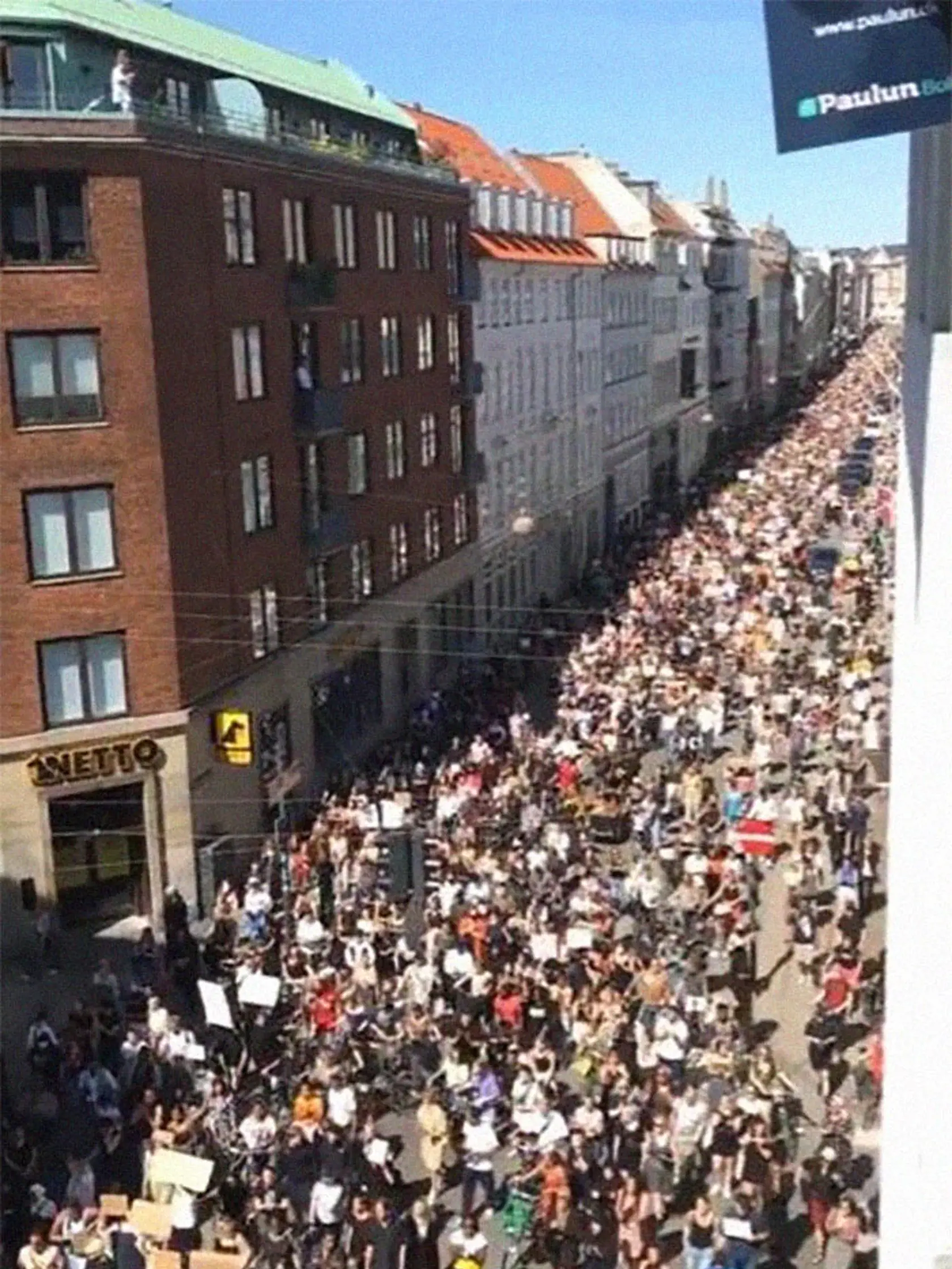 Protesty sa rozšírili aj do Európy. Fotografia pochádza z Kodane.
