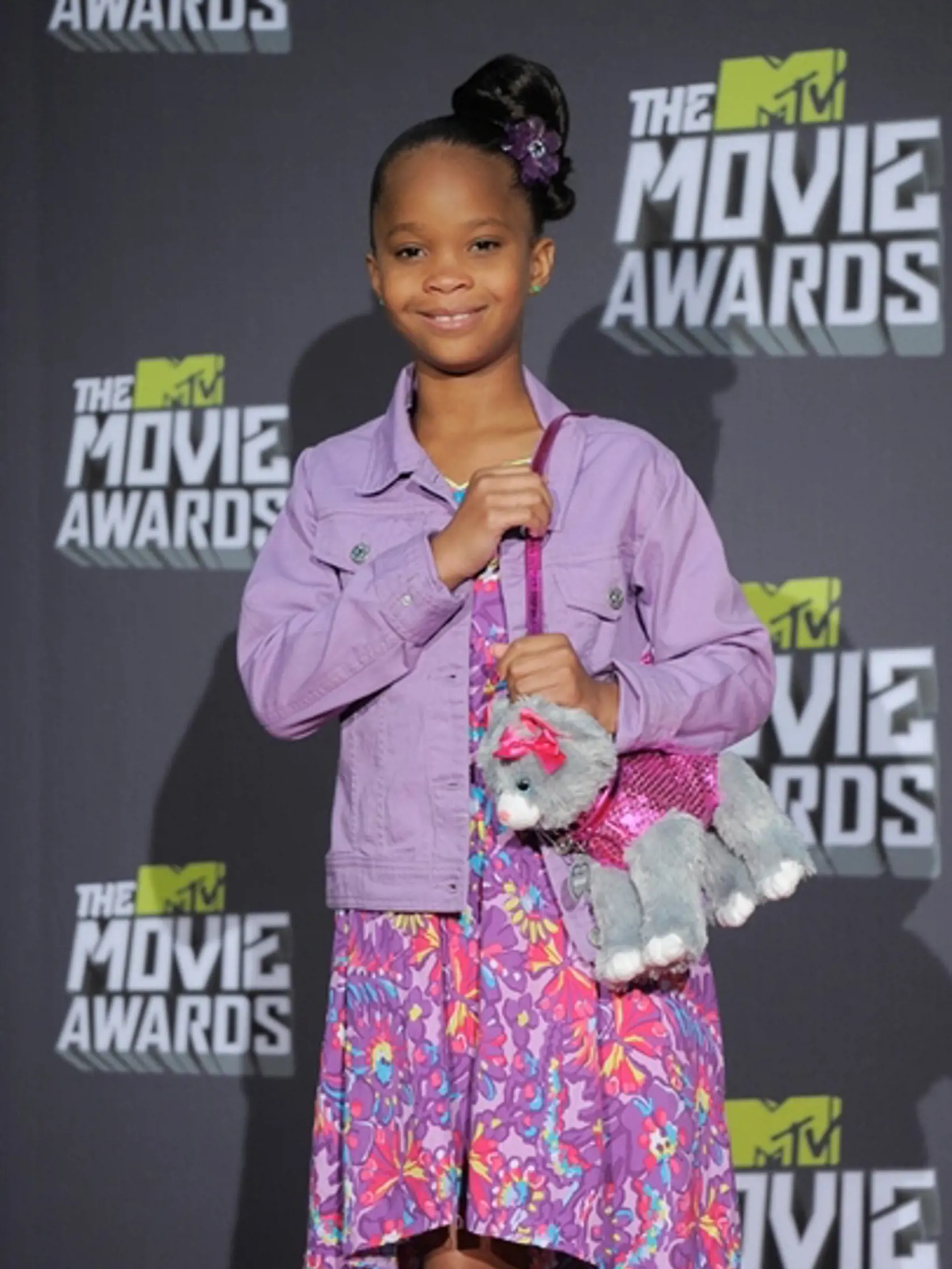 MTV Movie Awards: mladučká herečka Quvenzhane Wallis ostala verná kabelkám z plyšu.