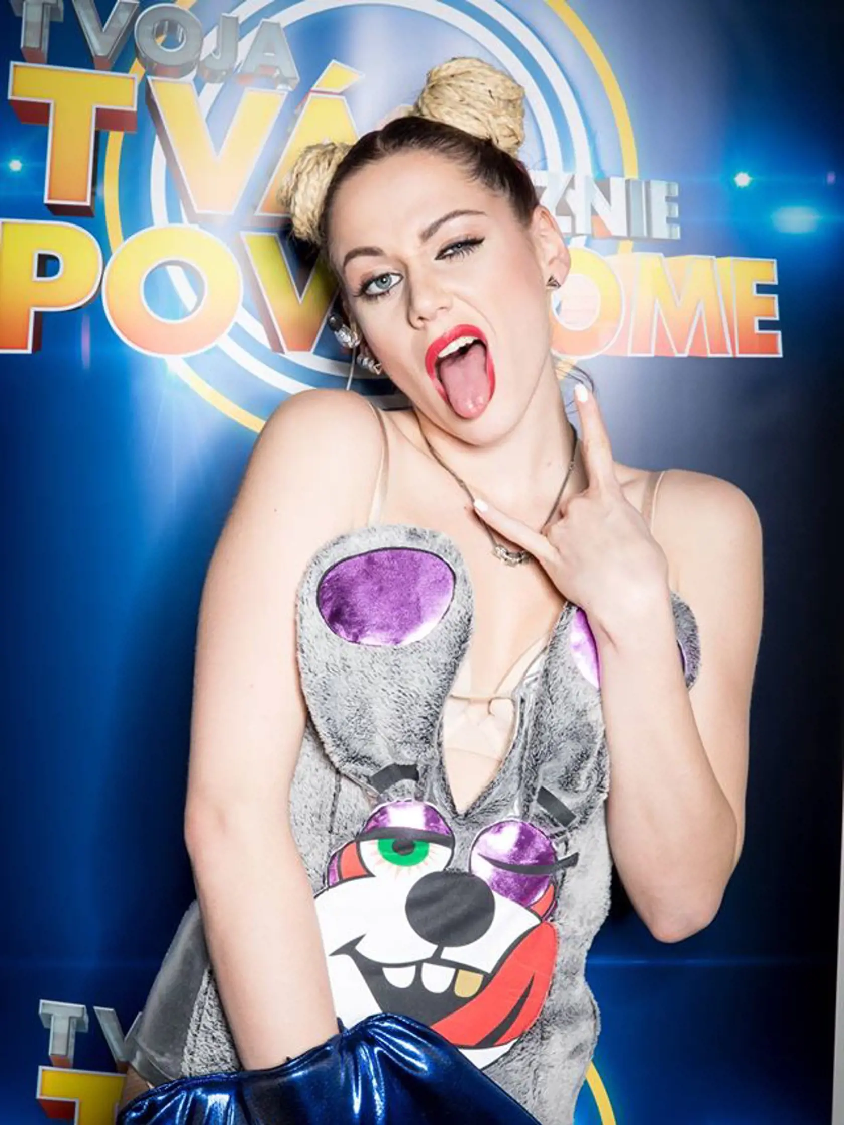 Emma Drobná ako Miley Cyrus v šou Tvoja tvár znie povedome.