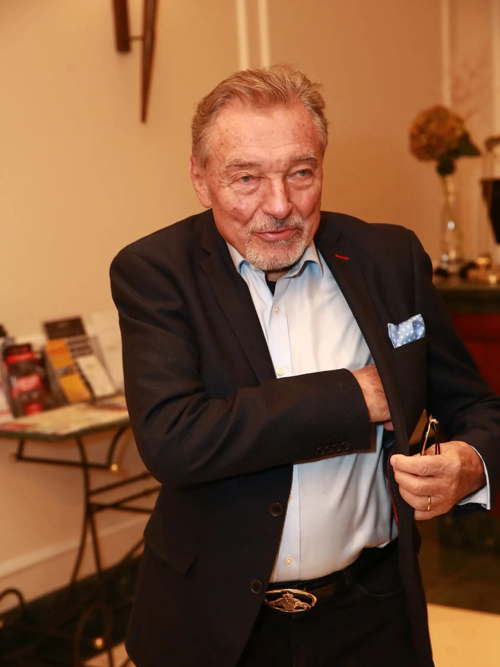 Český spevák Karel Gott.