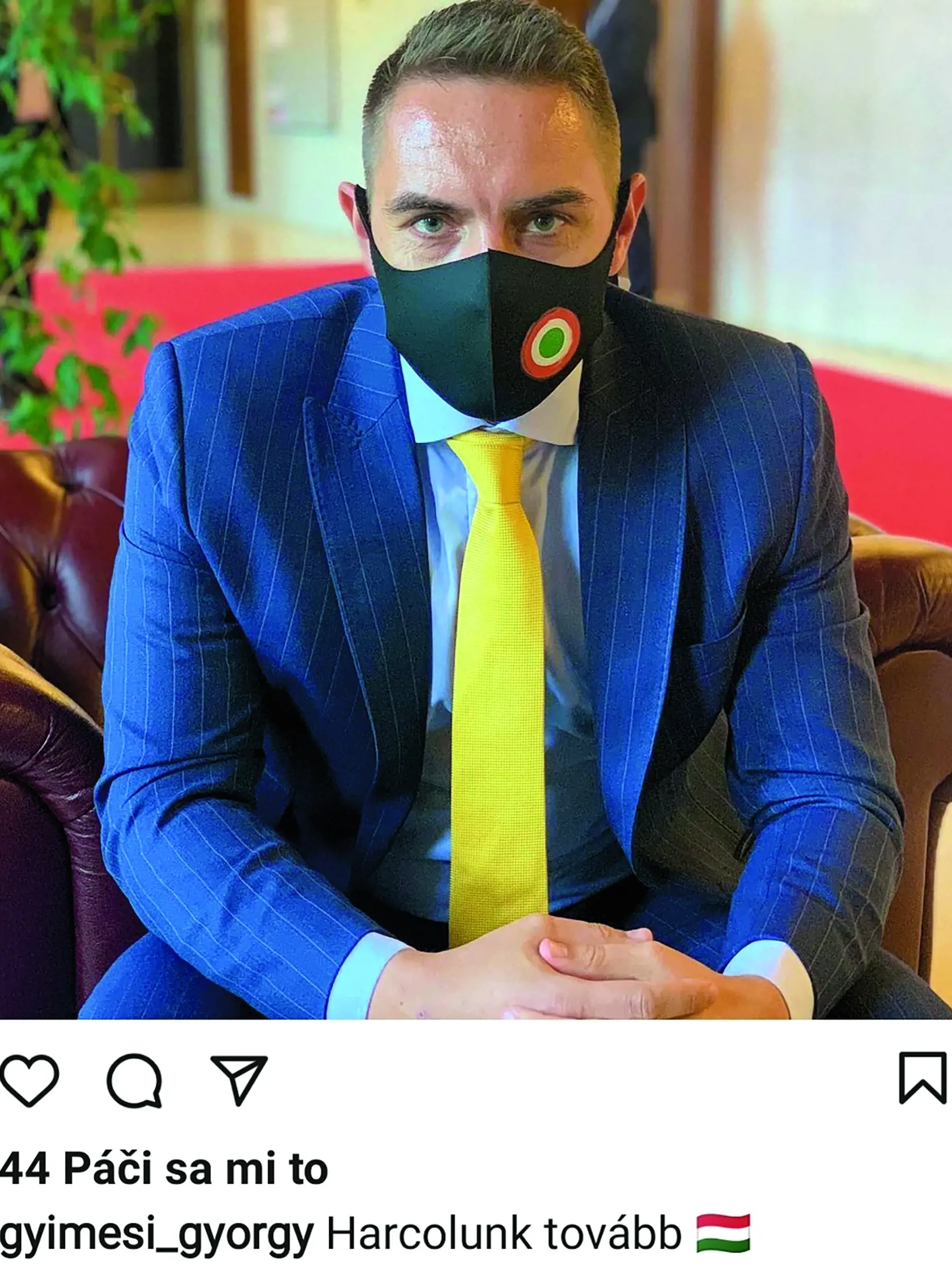 S MAĎARSKÝMI FARBAMI A s heslom „Bojujeme ďalej“.