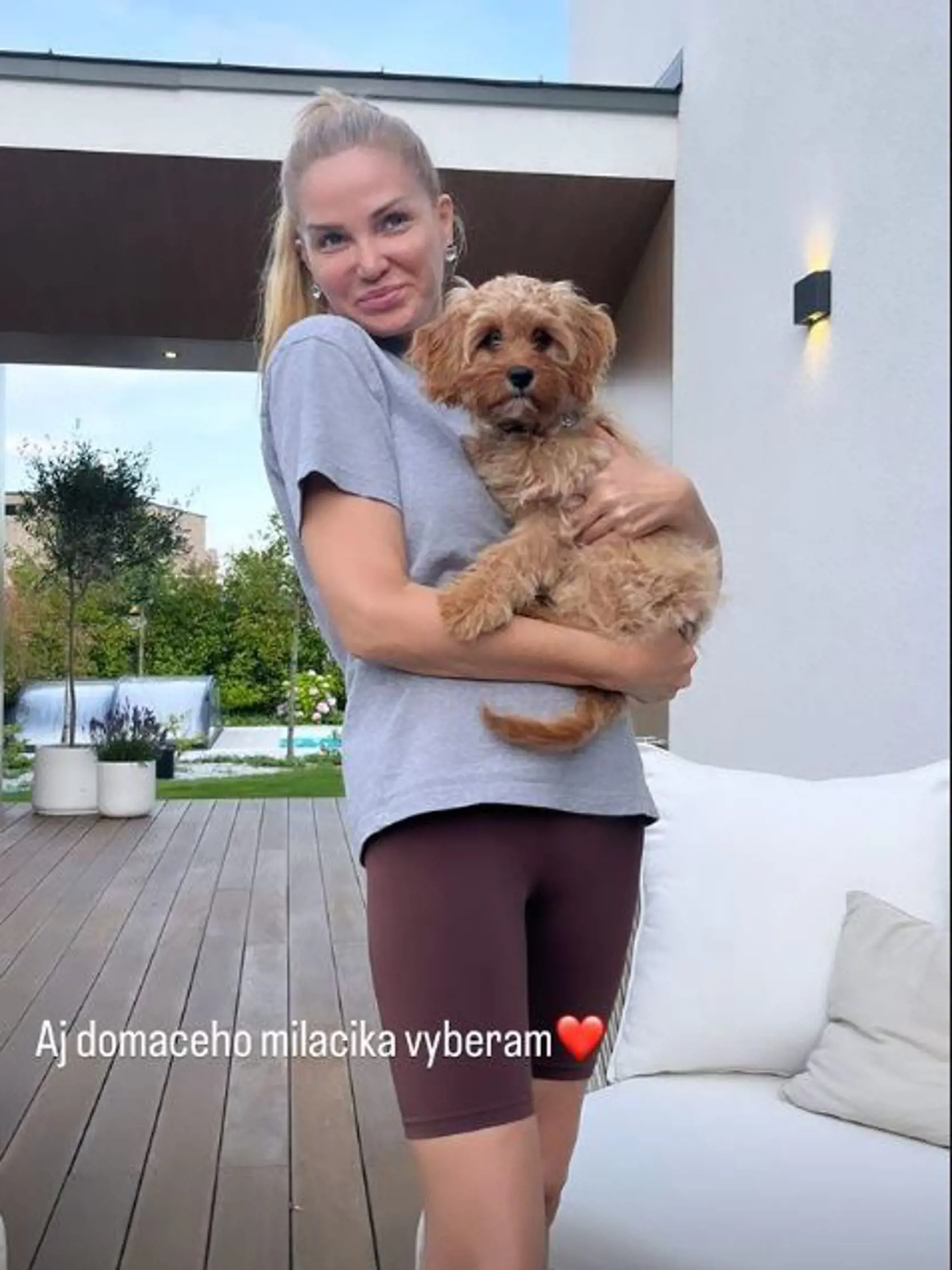 Alena sa pochválila fotkou z nového domu. Už má aj psa.