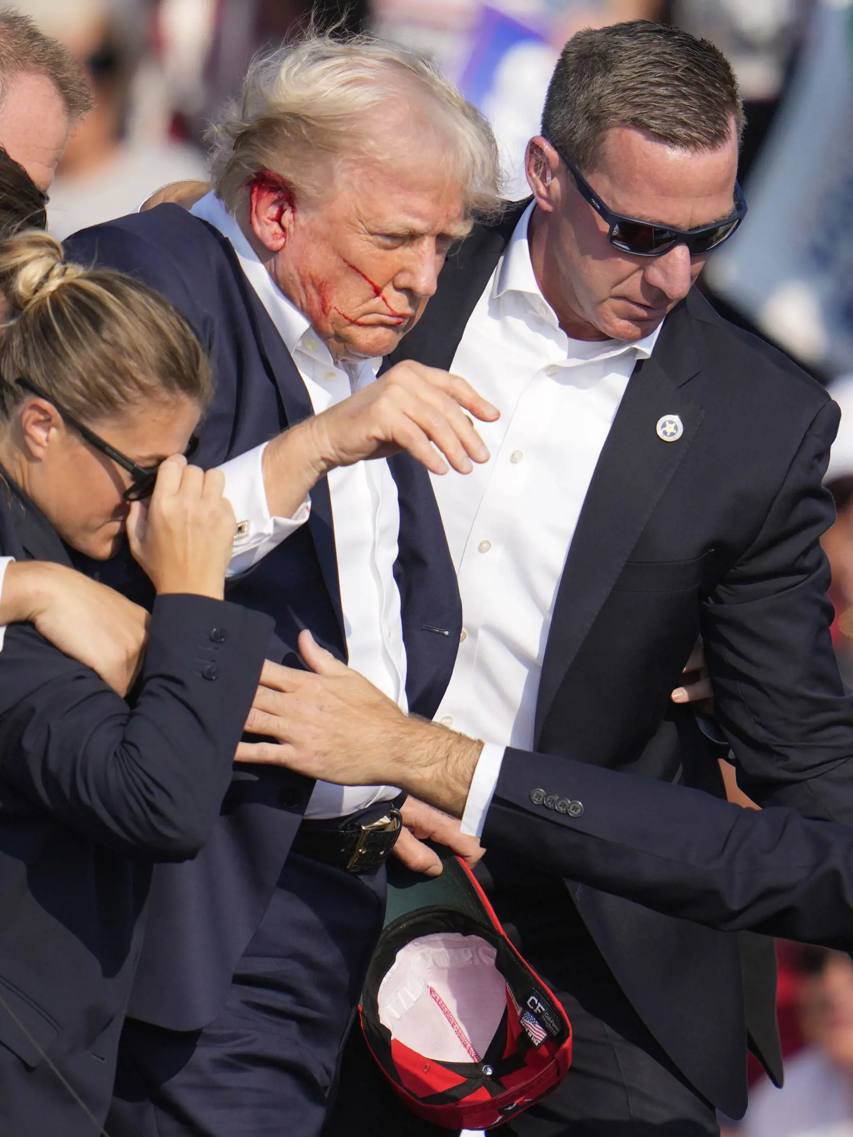 Dramatické zábery z atentátu na Donalda Trumpa.
