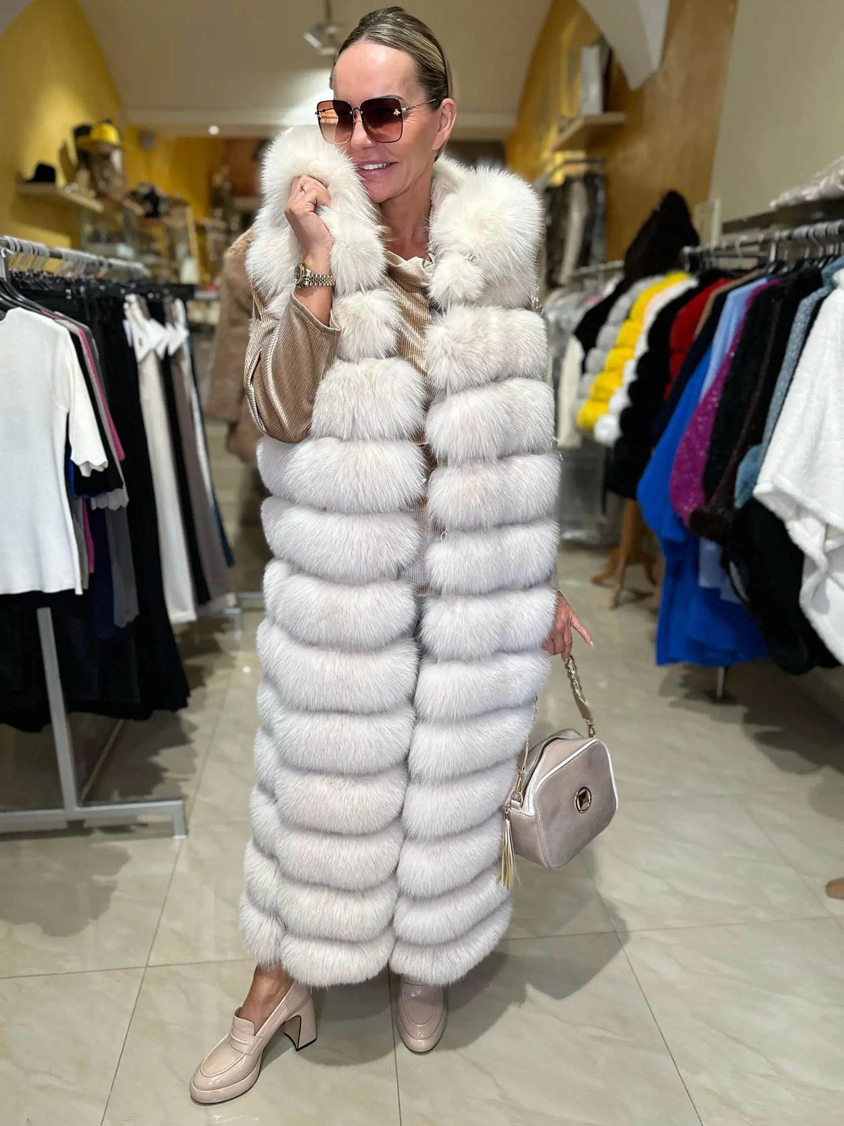 Najdrahším kúskom je táto vesta. Monika si za ňu pýta 2250 eur.