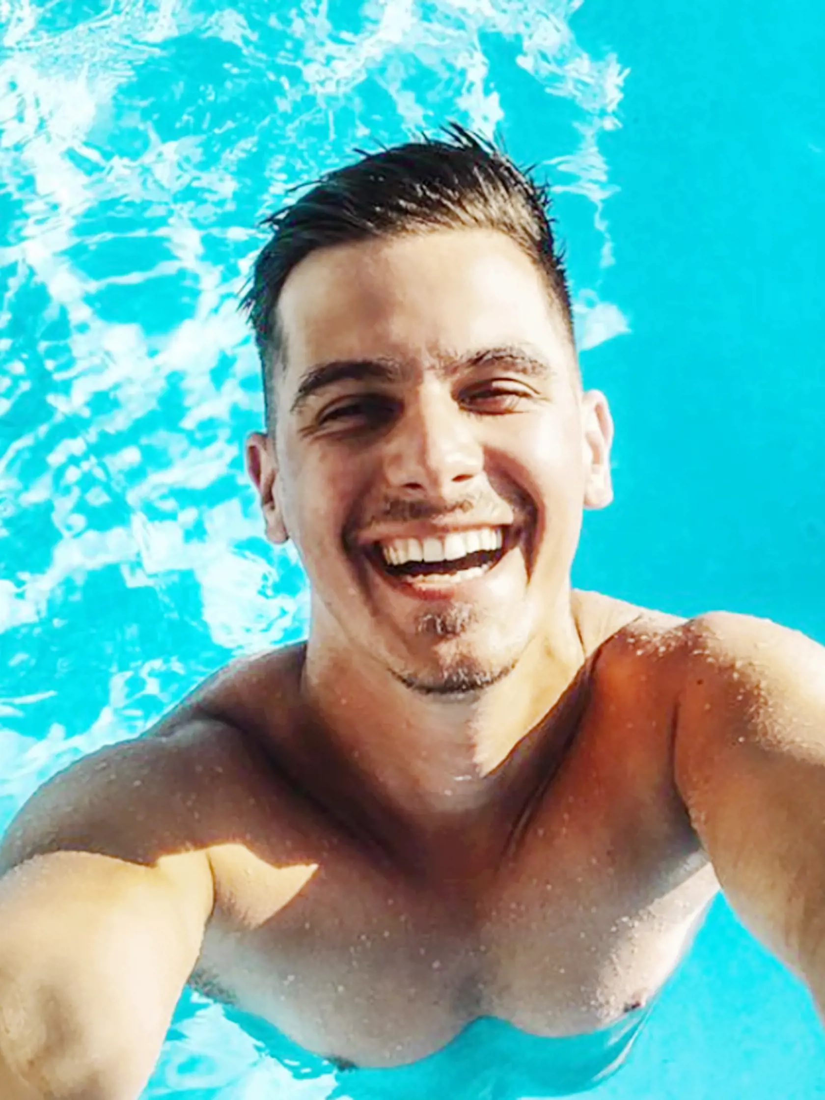 VŠESTRANNÝ
Miluje viacero športov, no voda mu vraj dodáva energiu.