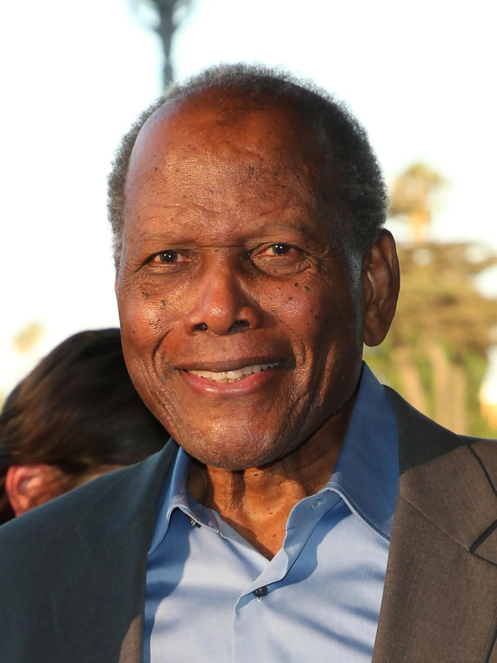 Sidney Poitier (93) sa v roku 1950 oženil s Juanitou Hardy, rozviedli sa v roku 1965. Narodili sa im štyri dcéry – Beverly, Pamela, Sherri a Gina. Od roku 1956 mal pomer s herečkou Diahann Carroll, ktorý trval 9 rokov. Od roku 1976 je ženatý s bývalou kanadskou herečkou Joannou Shimkus, s ktorou má dcéry Aniku a Sydney Tamilu.