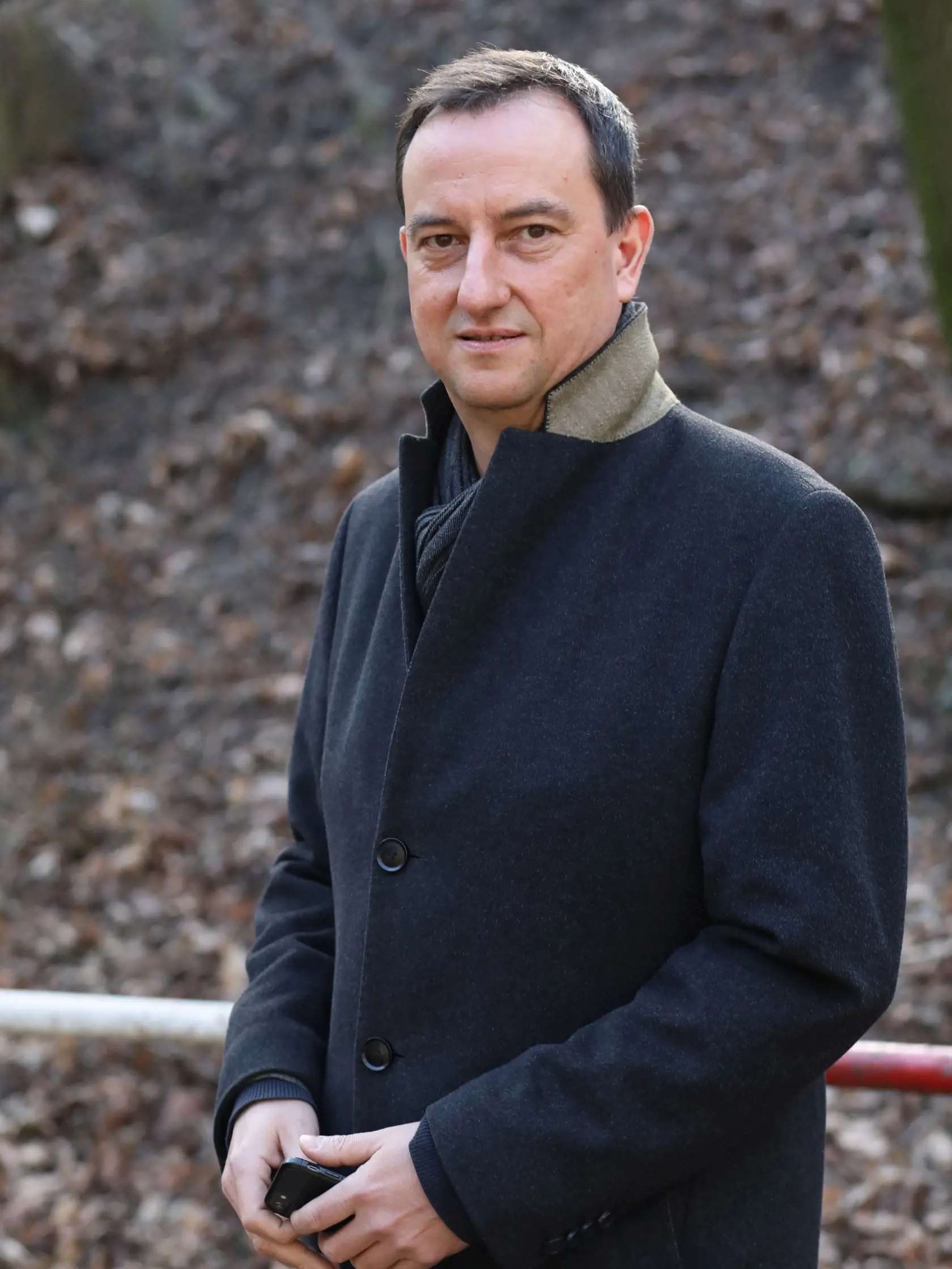 DANIEL KRAJCER Pred tým, ako sa začal angažovať v politike, moderoval politické relácie Sito a De facto.