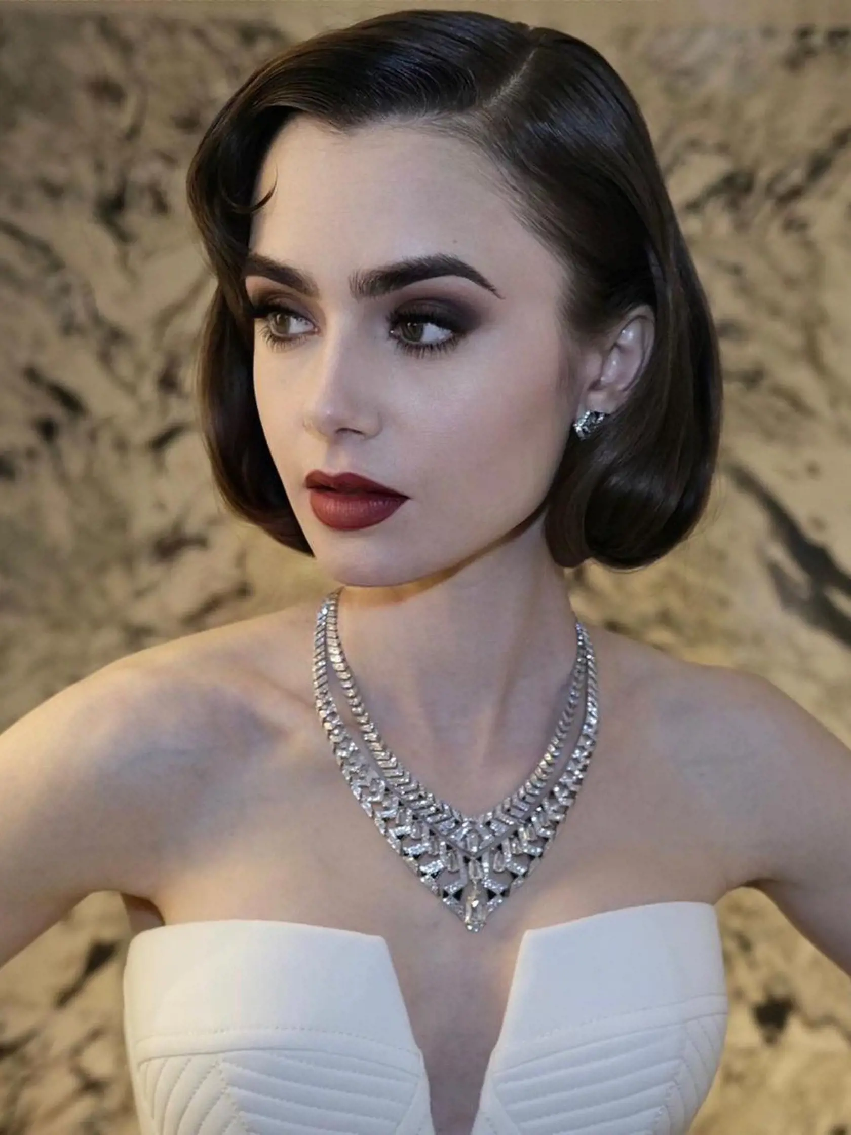 Fotky Lily Collins pre rôzne kampane a s tvorcami seriálu Emily v Paríži