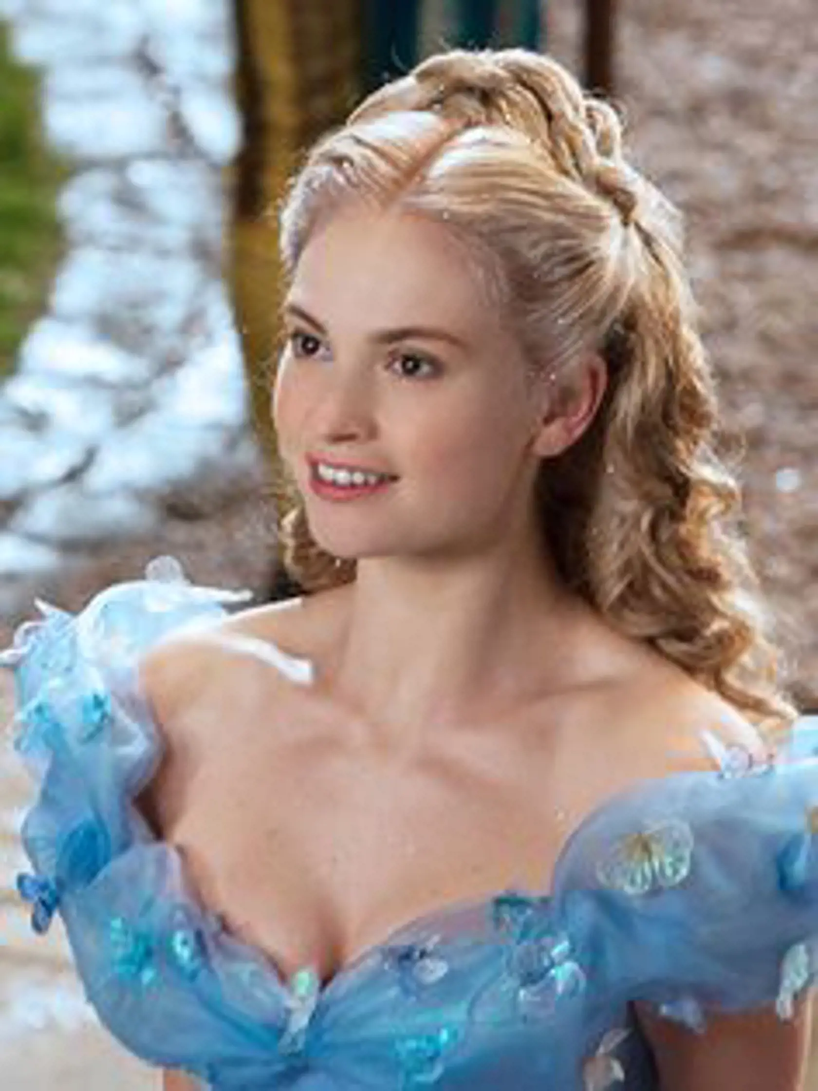 Herečka Lily James (31) si v roku 2015 zahrala legendárnu Popolušku. Kritici jej však vyčítajú dodnes, že vo filme bola až príliš vychudnutá.