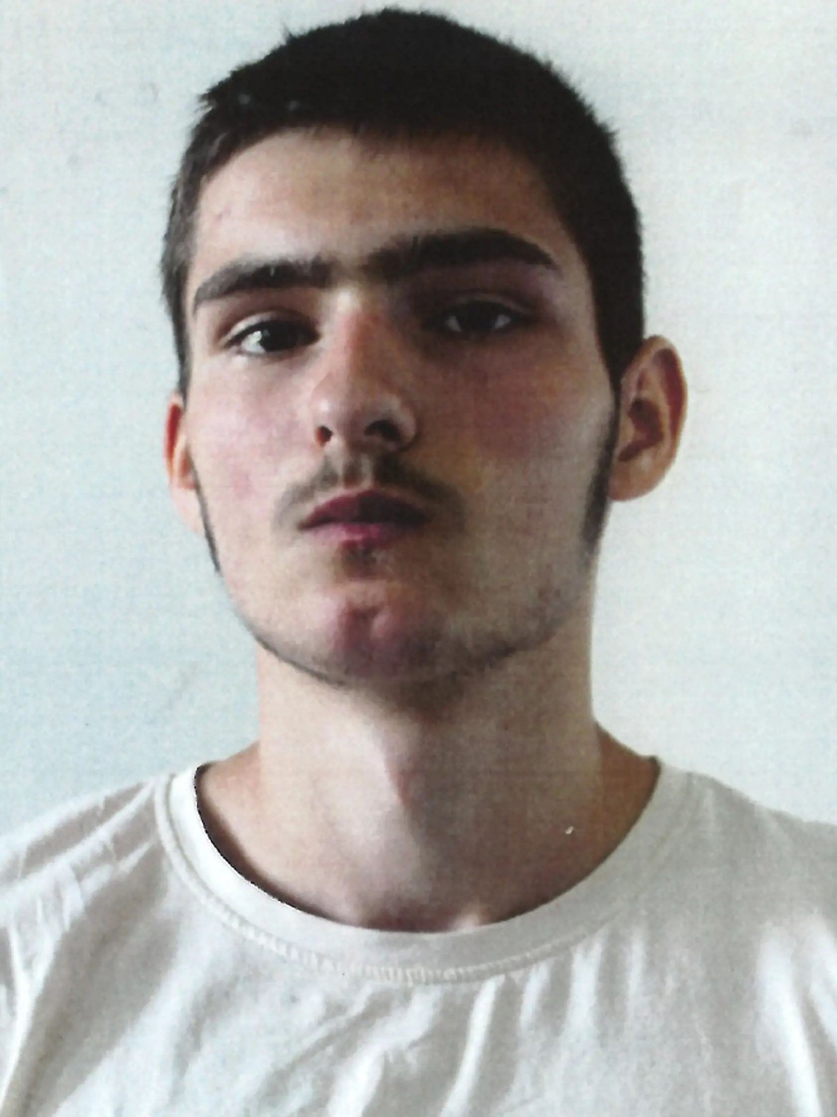 Polícia žiada verejnosť o pomoc pri pátraní po nezvestnom 15-ročnom Ľubošovi Luhovom.