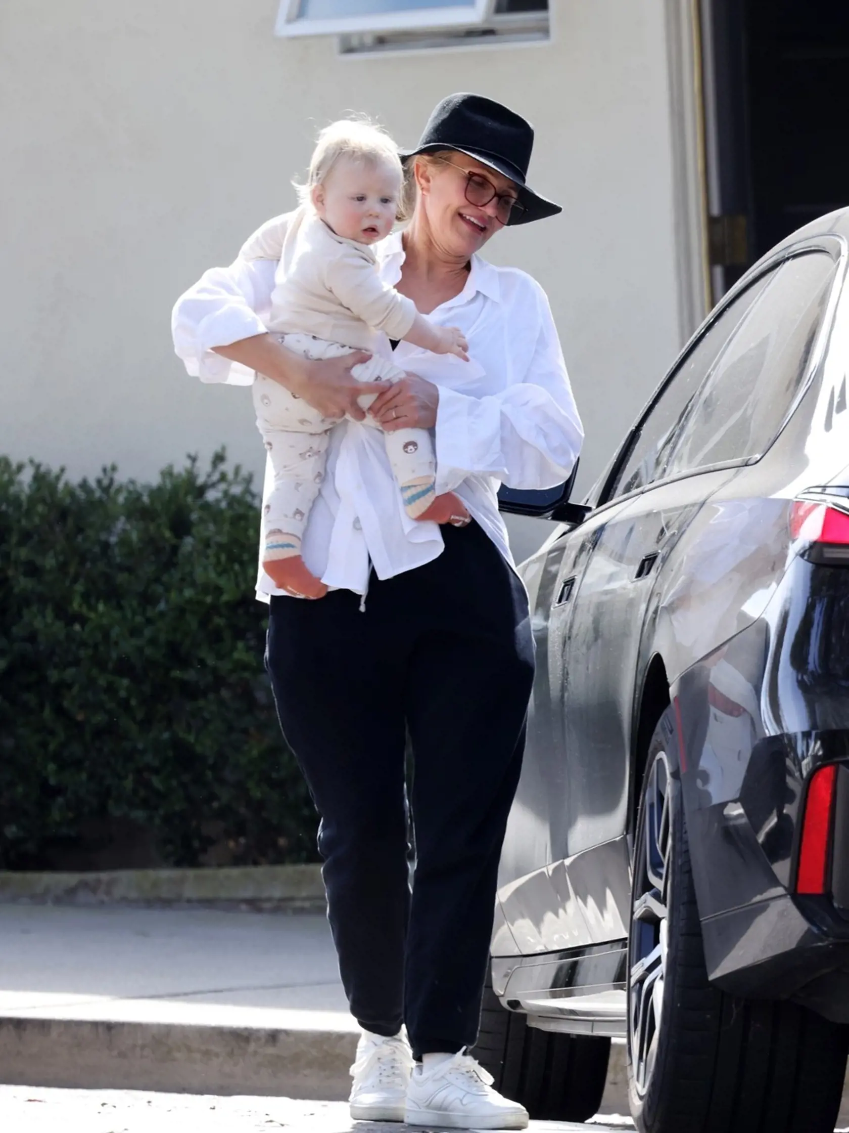 Cameron Diaz prvý raz ukázala tvár synčeka Cardinala. Je ako anjelik, blond vlasy má po herečke.